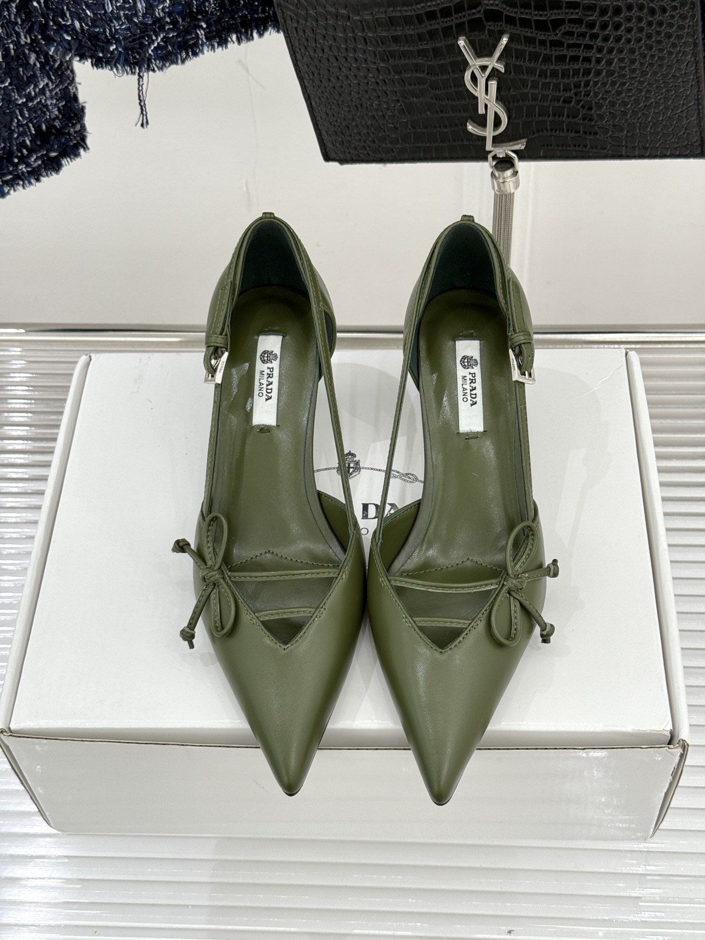 （要飞机盒加10）Prada/普拉达26WF早春新品尖头中空凉鞋高跟鞋当亮橙色秀场的阳光穿透钢窗这双走秀