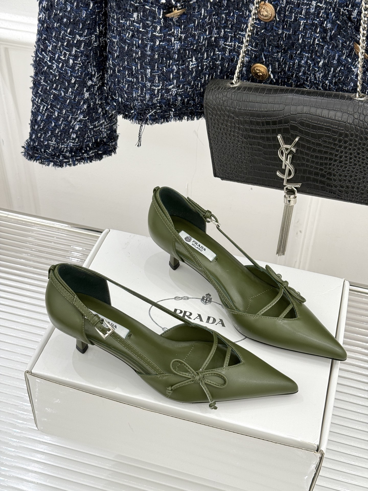 （要飞机盒加10）Prada/普拉达26WF早春新品尖头中空凉鞋高跟鞋当亮橙色秀场的阳光穿透钢窗这双走秀