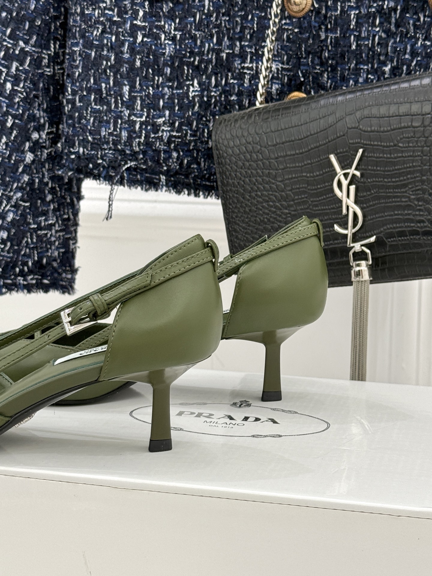 （要飞机盒加10）Prada/普拉达26WF早春新品尖头中空凉鞋高跟鞋当亮橙色秀场的阳光穿透钢窗这双走秀