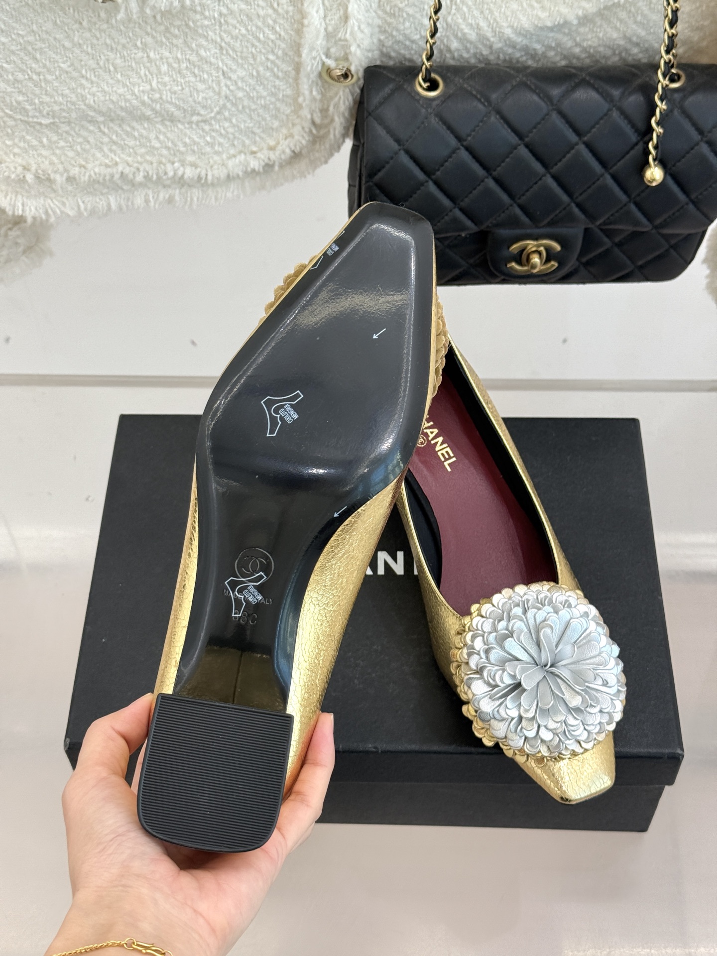 （⚠️我家花朵是真皮）CHANE*｜小香26X圣诞限定系列金银双生花朵高跟鞋粗跟单鞋当圣诞的铃音撞碎冬日