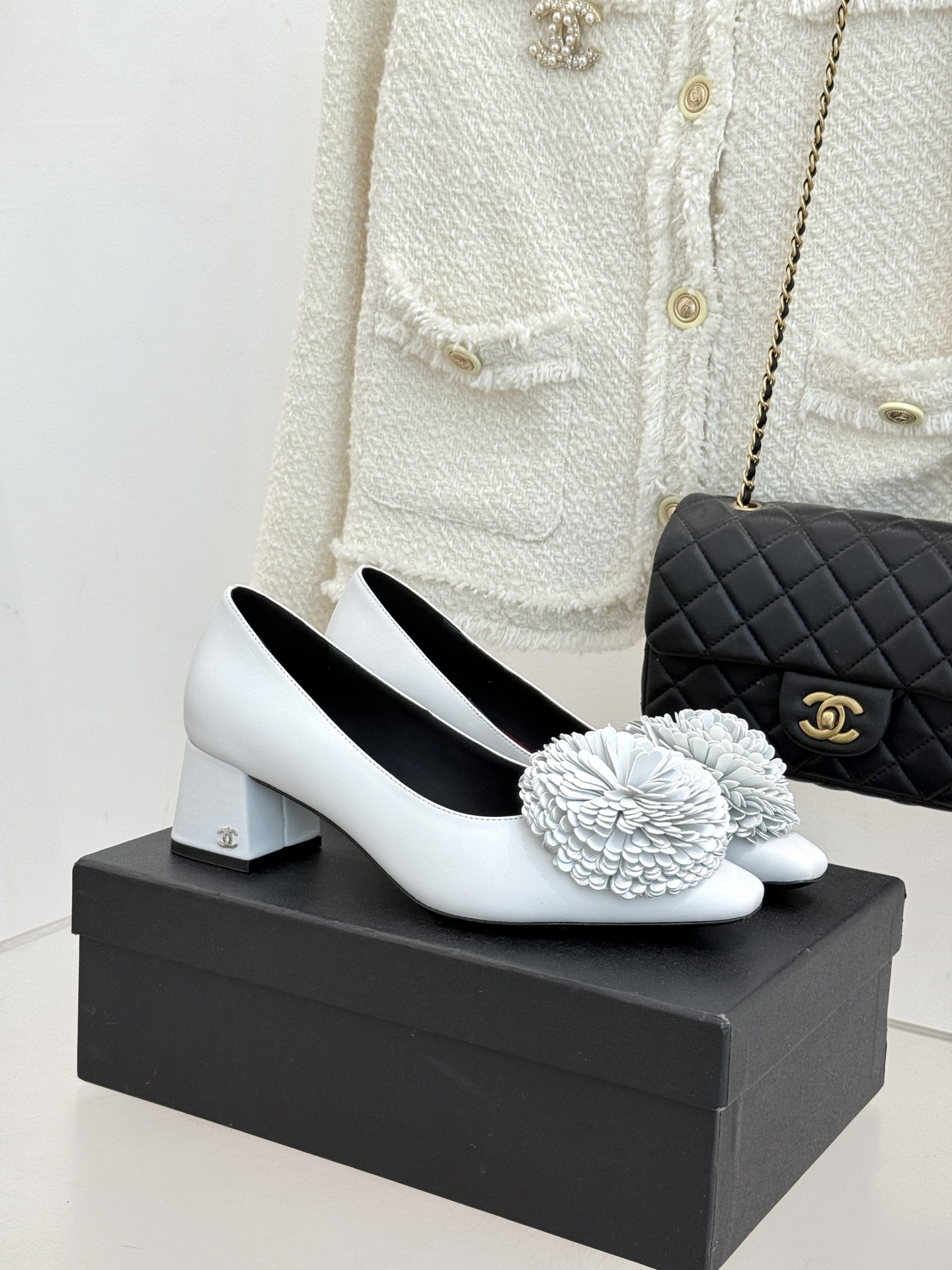 （⚠️我家花朵是真皮）CHANE*｜小香26X圣诞限定系列金银双生花朵高跟鞋粗跟单鞋当圣诞的铃音撞碎冬日