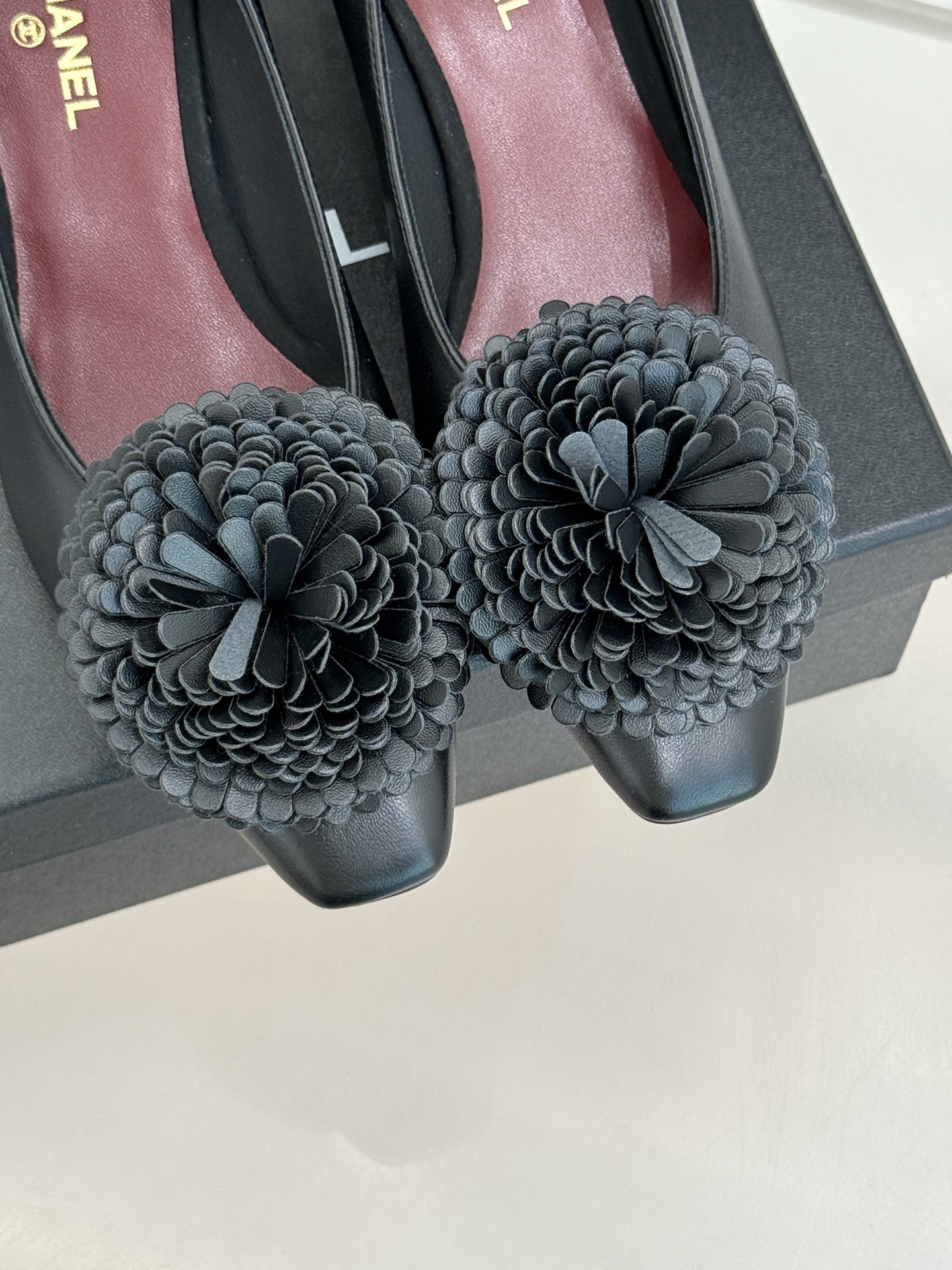 （⚠️我家花朵是真皮）CHANE*｜小香26X圣诞限定系列金银双生花朵高跟鞋粗跟单鞋当圣诞的铃音撞碎冬日