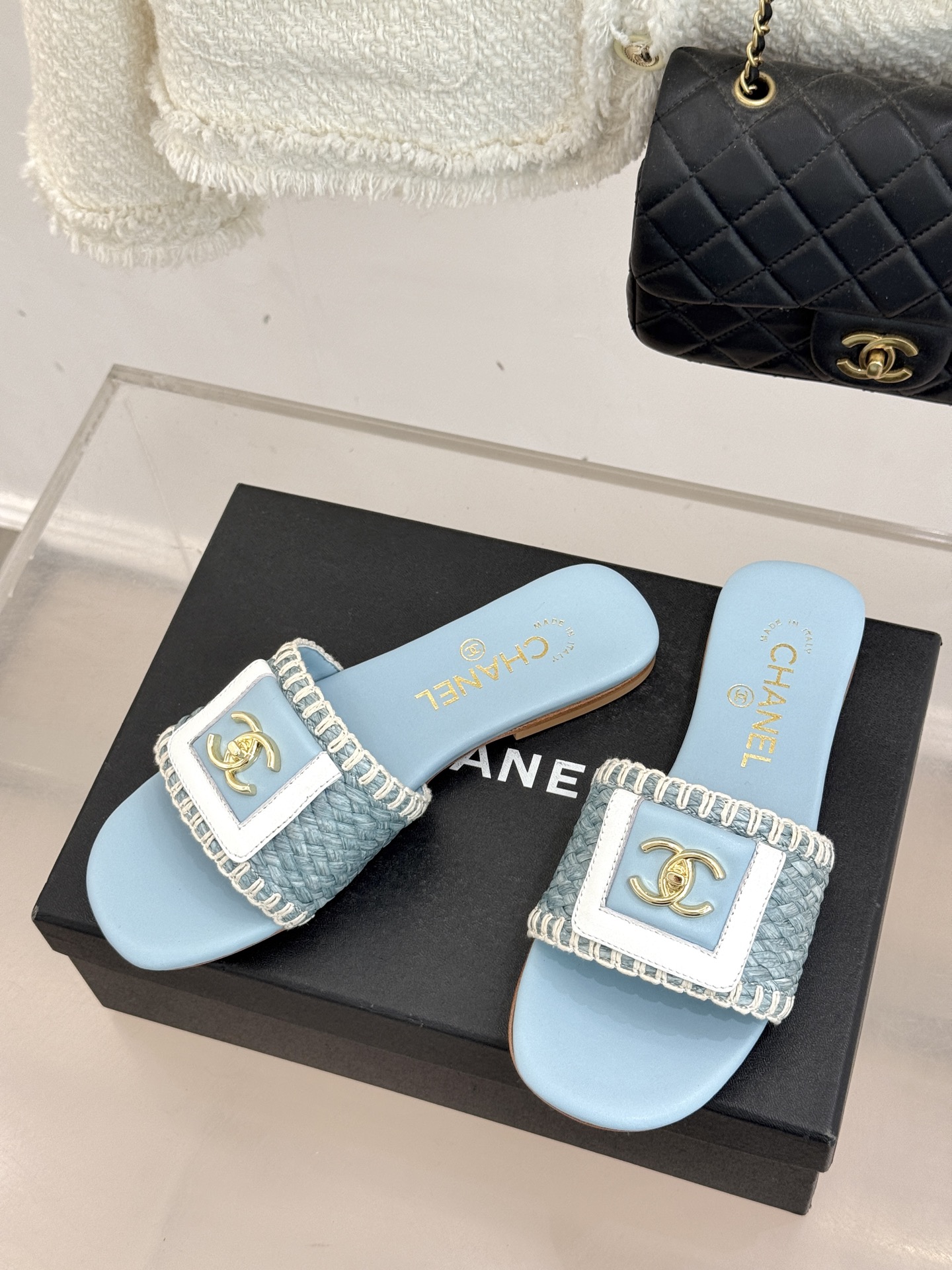 CHANE*｜小香经典编织双C翻盖拖鞋以手工编织美学诠释不费力的高级感。精选新疆长绒棉绳纯手工交织鞋面标