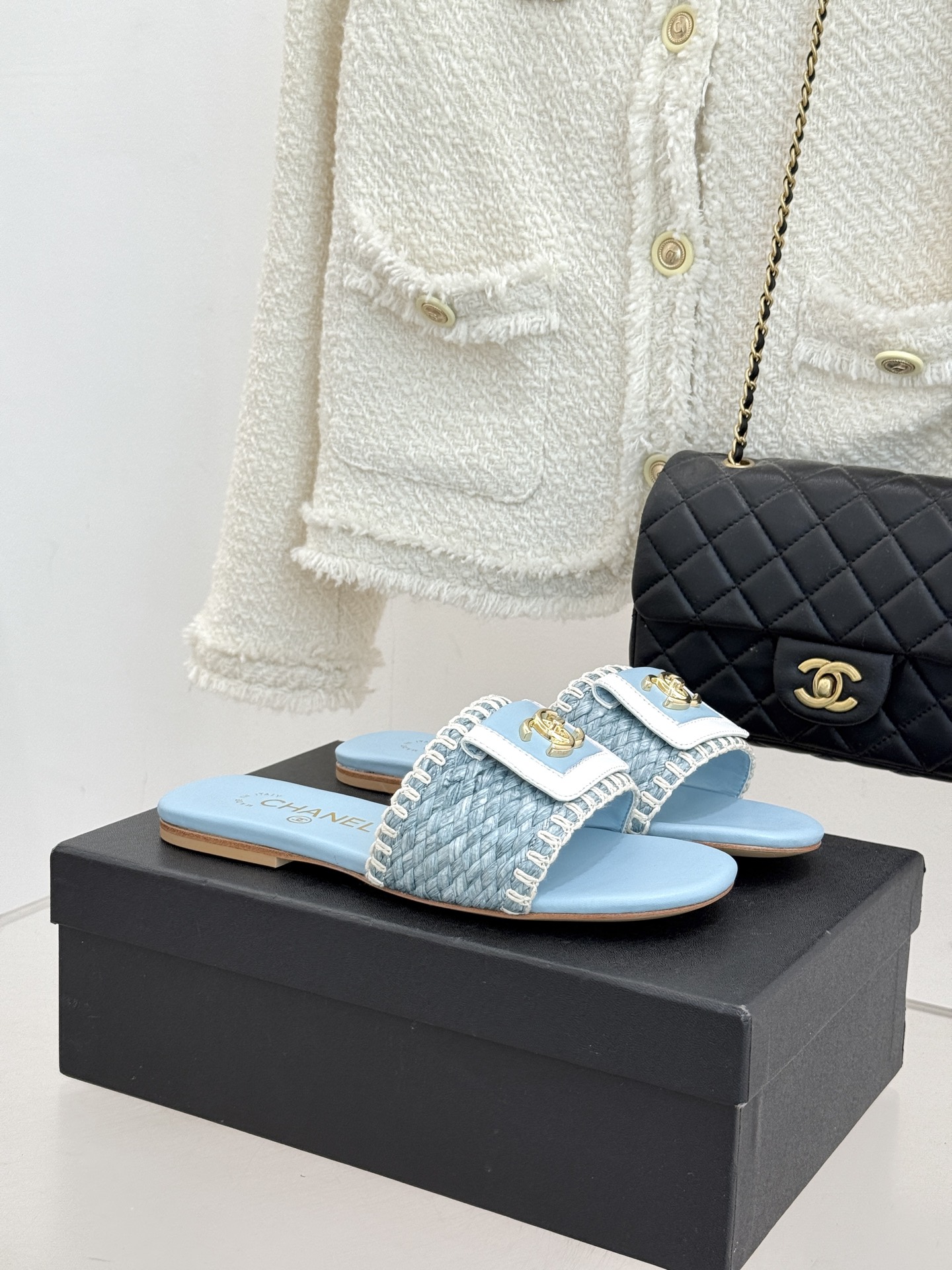 CHANE*｜小香经典编织双C翻盖拖鞋以手工编织美学诠释不费力的高级感。精选新疆长绒棉绳纯手工交织鞋面标