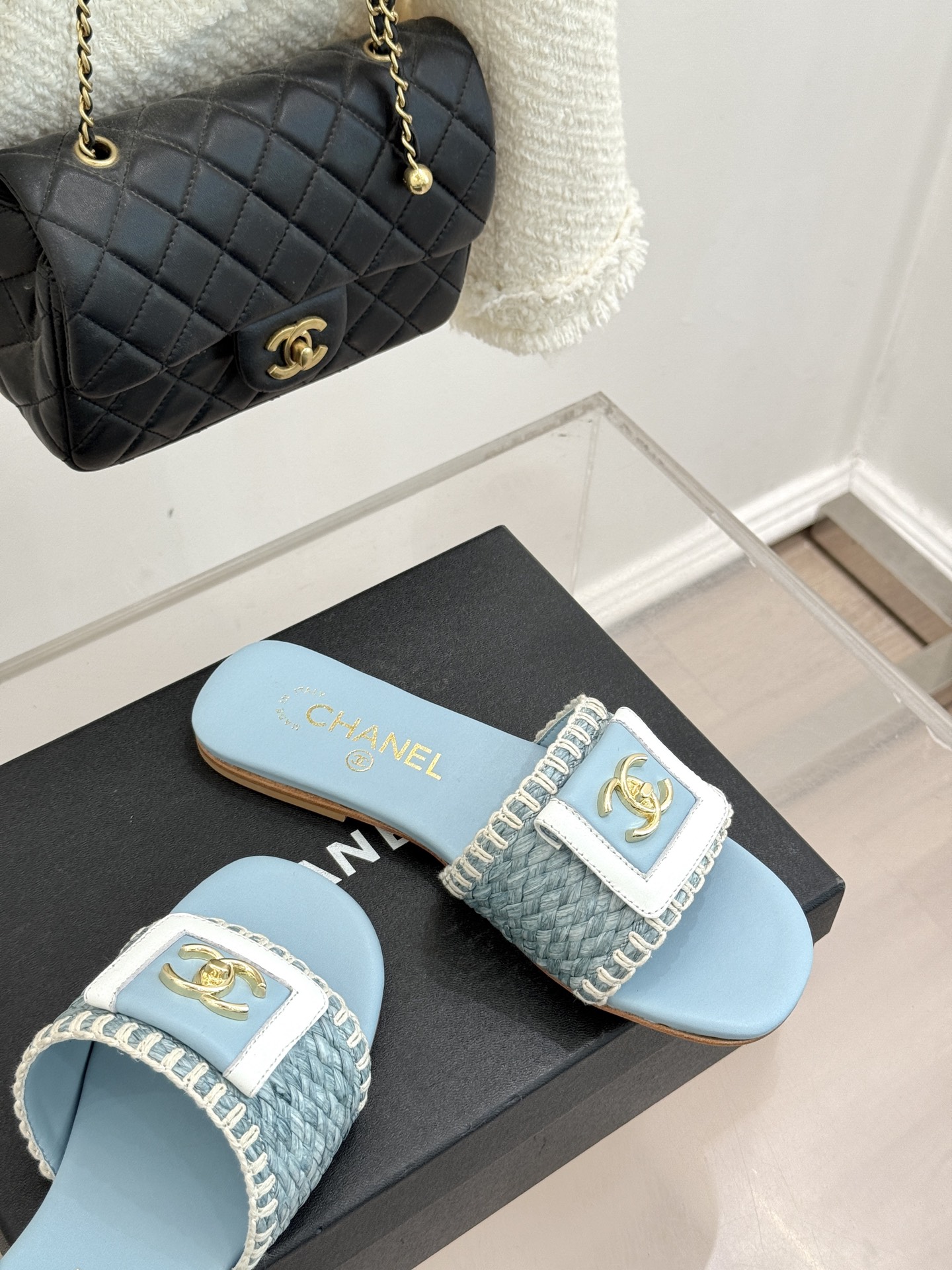 CHANE*｜小香经典编织双C翻盖拖鞋以手工编织美学诠释不费力的高级感。精选新疆长绒棉绳纯手工交织鞋面标