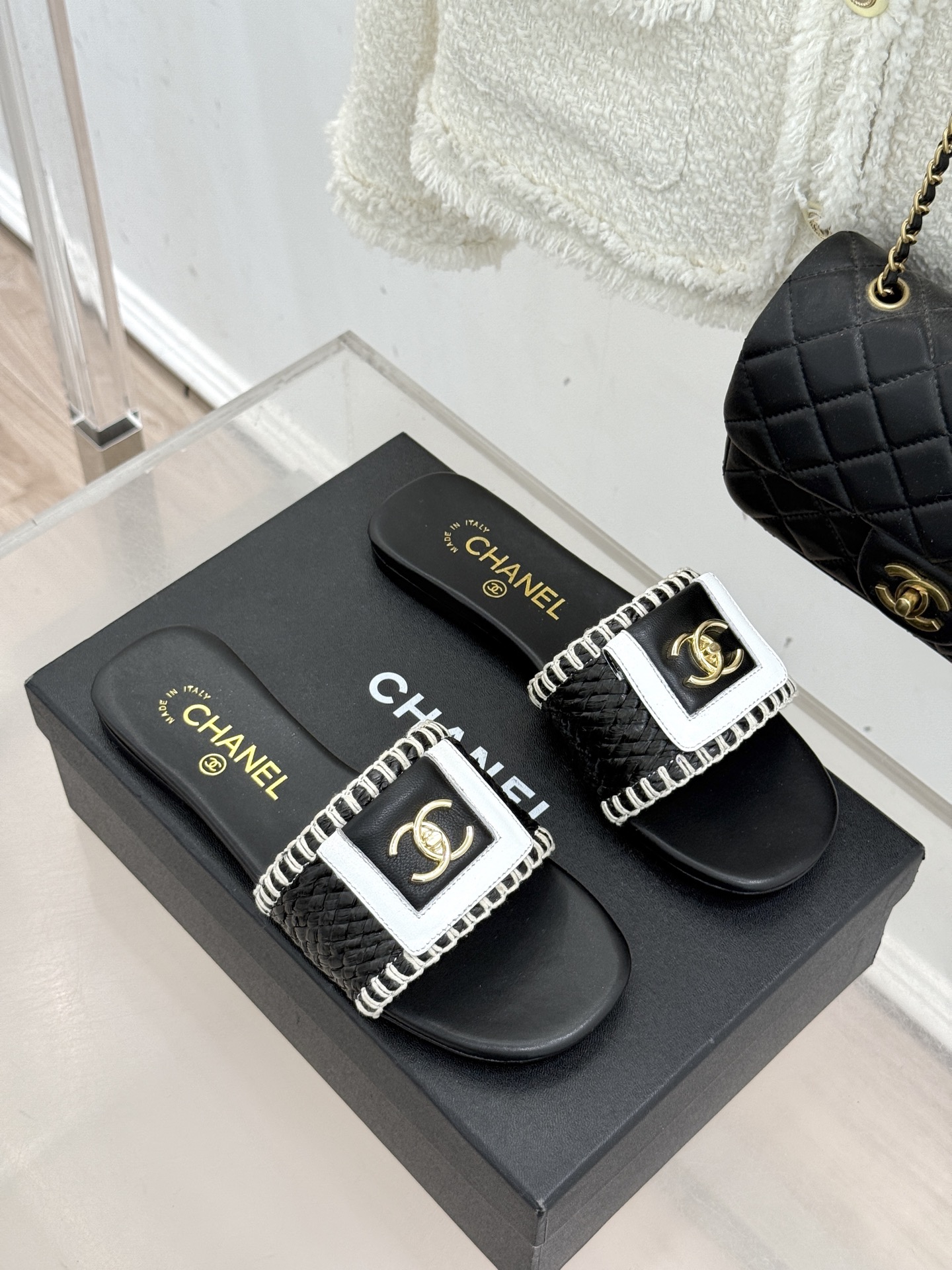 CHANE*｜小香经典编织双C翻盖拖鞋以手工编织美学诠释不费力的高级感。精选新疆长绒棉绳纯手工交织鞋面标