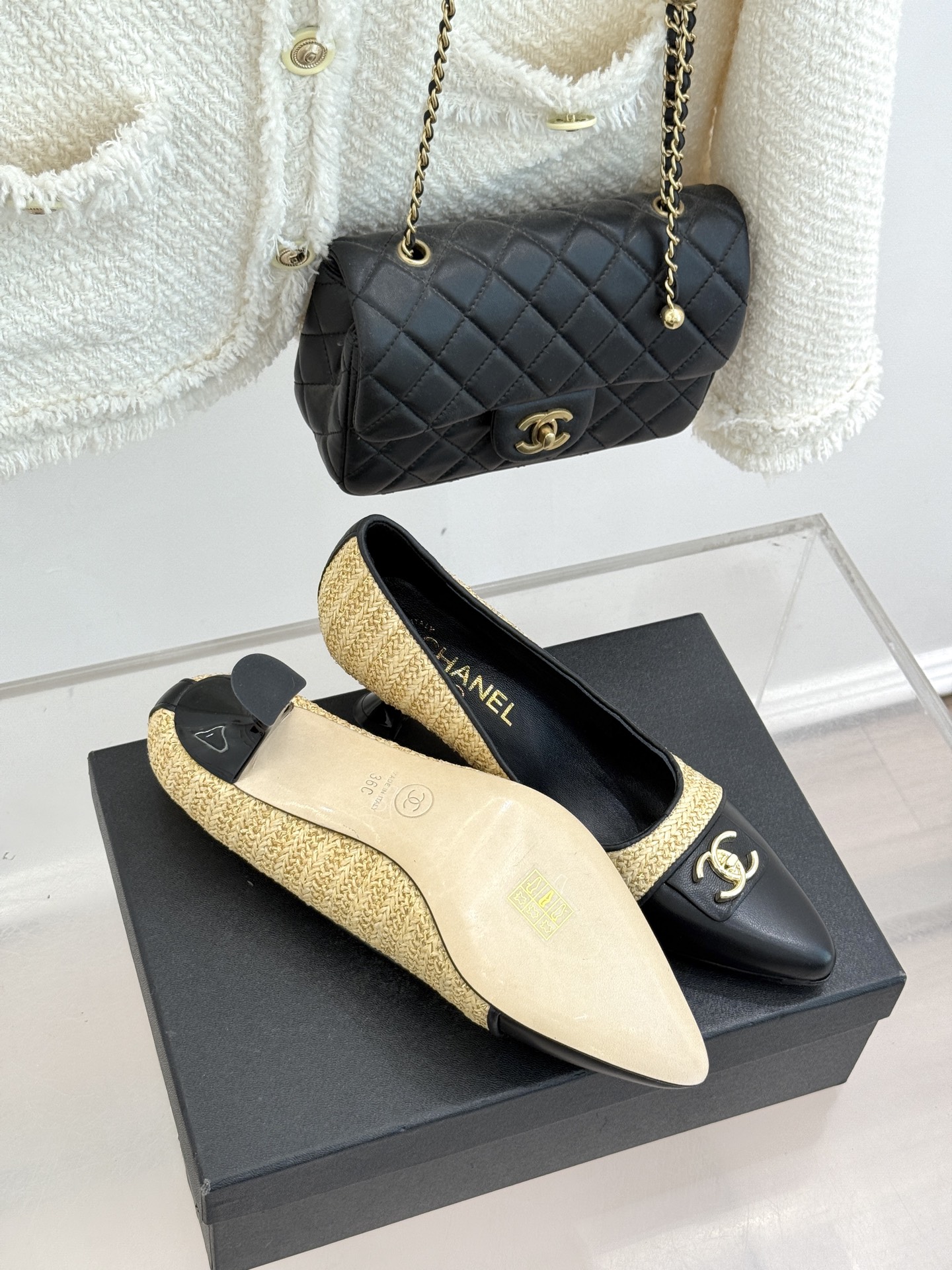 CHANE*｜小香经典双C翻盖尖头拼色高跟鞋 当小香标志性拼色邂逅尖头高跟便续写了半个多世纪的优雅传奇。