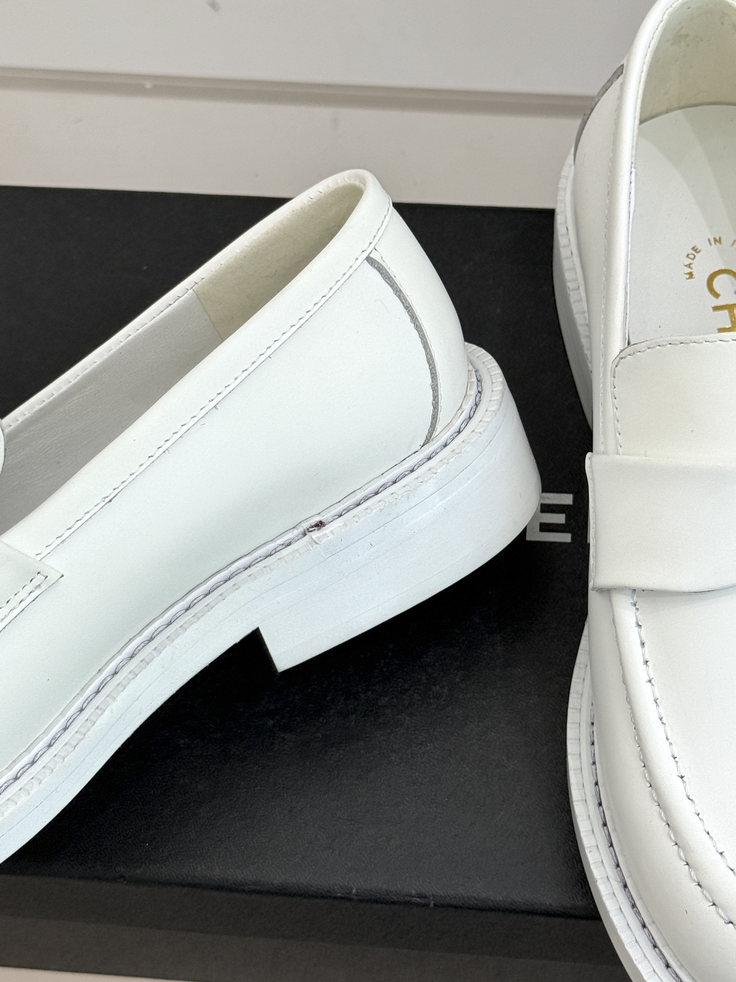 CHANE*｜小香26C新品双C乐福鞋秋冬的风拂过时尚版图这双乐福鞋携复古基因重磅登场。标志性不对称双C