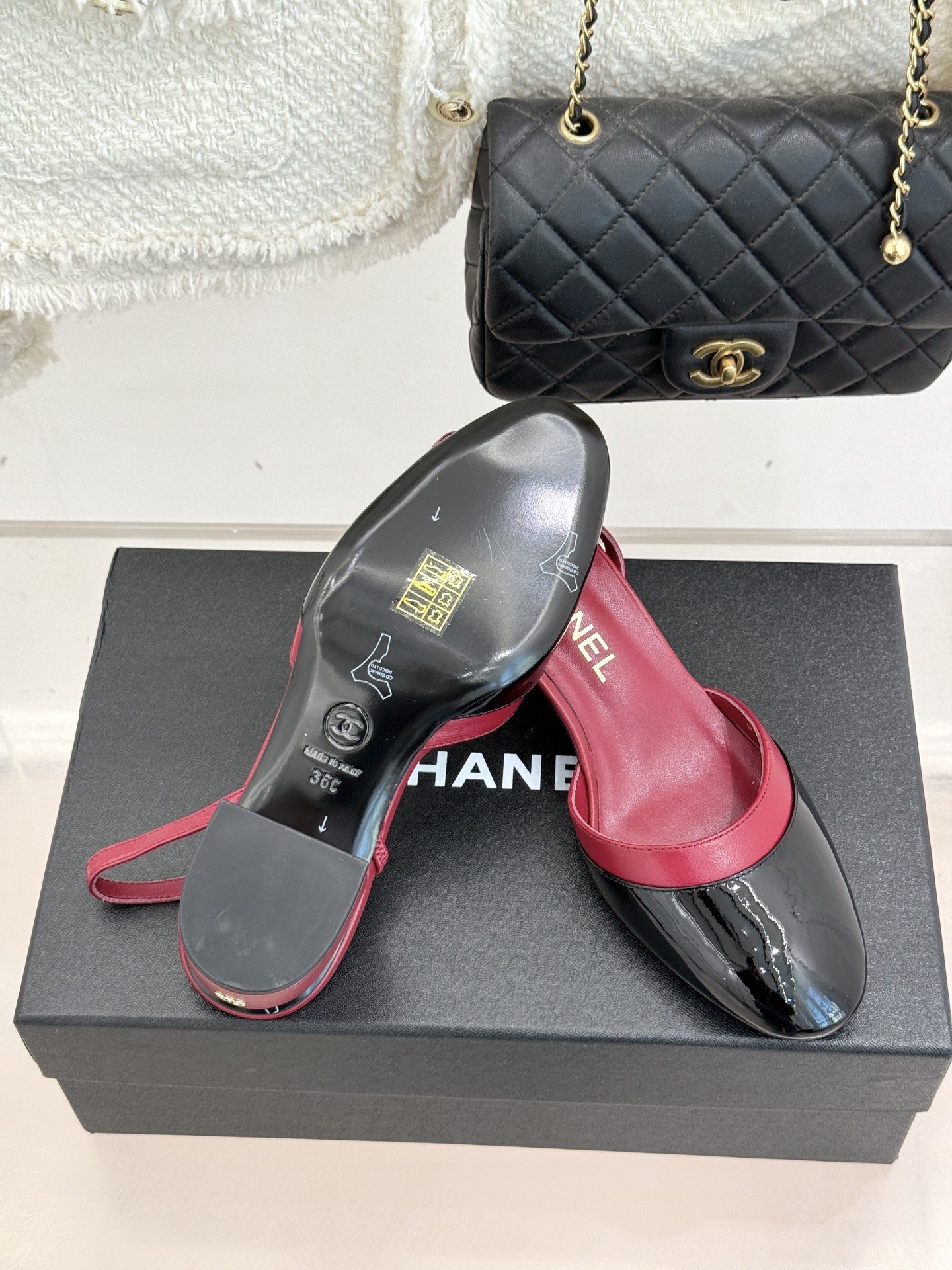 CHANE*｜小香26C新品后空高跟粗跟凉鞋当小香 26C的匠心邂逅夏日风情以露踝设计解锁法式优雅的进阶