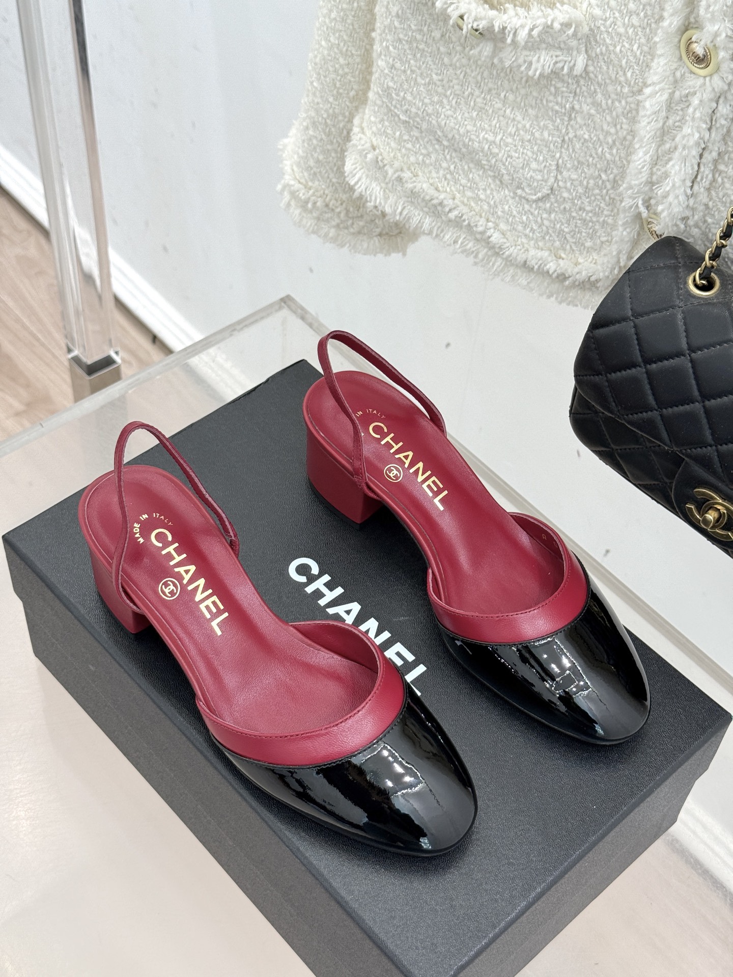 CHANE*｜小香26C新品后空高跟粗跟凉鞋当小香 26C的匠心邂逅夏日风情以露踝设计解锁法式优雅的进阶