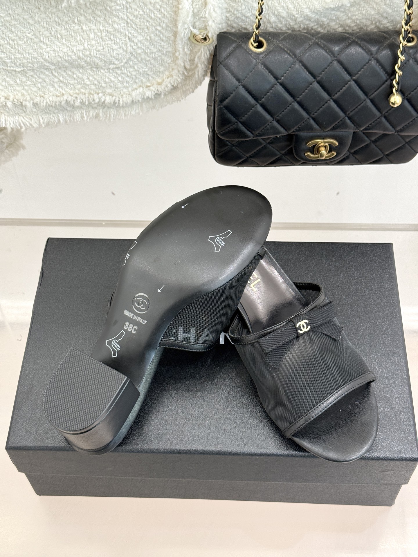 CHANE*｜小香26C新品网纱双C蝴蝶结拖鞋当小香经典符号邂逅26C夏日灵感这双拖鞋便成了奢雅与实穿的