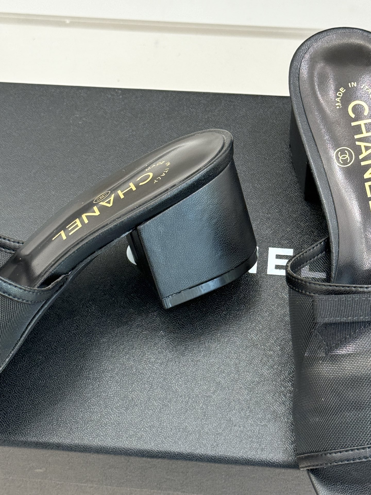 CHANE*｜小香26C新品网纱双C蝴蝶结拖鞋当小香经典符号邂逅26C夏日灵感这双拖鞋便成了奢雅与实穿的