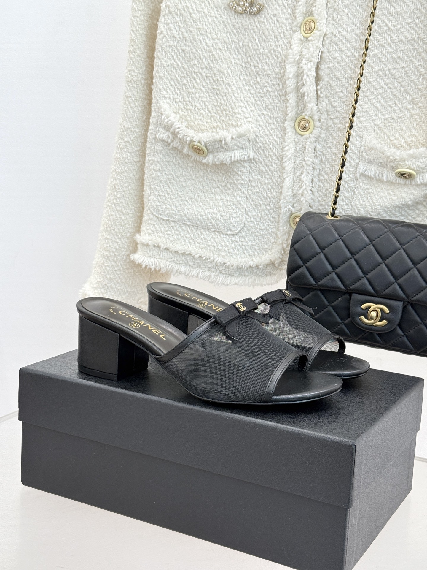 CHANE*｜小香26C新品网纱双C蝴蝶结拖鞋当小香经典符号邂逅26C夏日灵感这双拖鞋便成了奢雅与实穿的