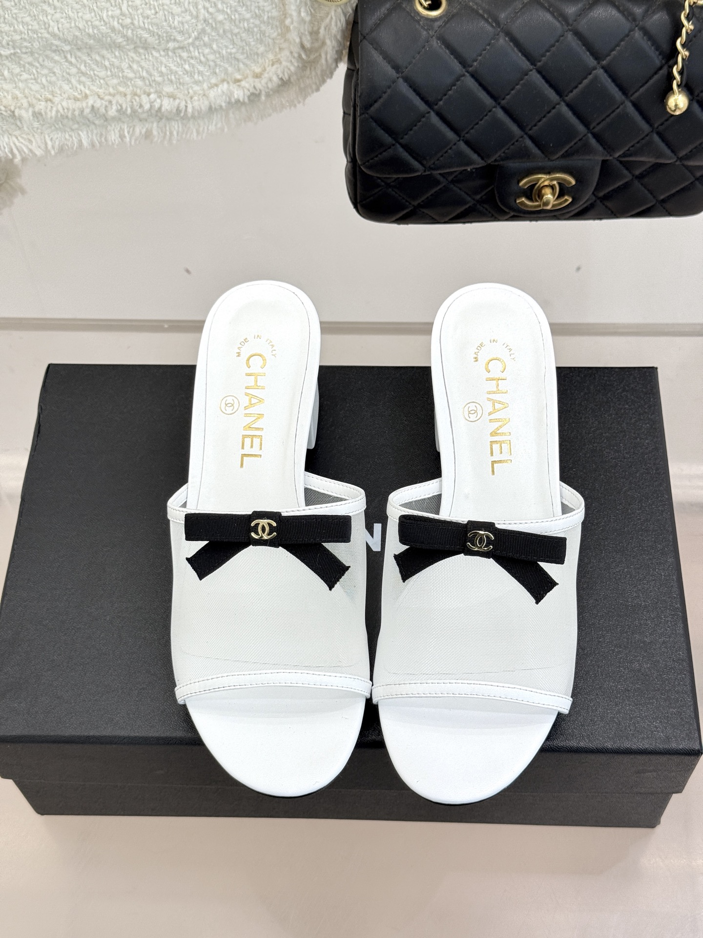 CHANE*｜小香26C新品网纱双C蝴蝶结拖鞋当小香经典符号邂逅26C夏日灵感这双拖鞋便成了奢雅与实穿的