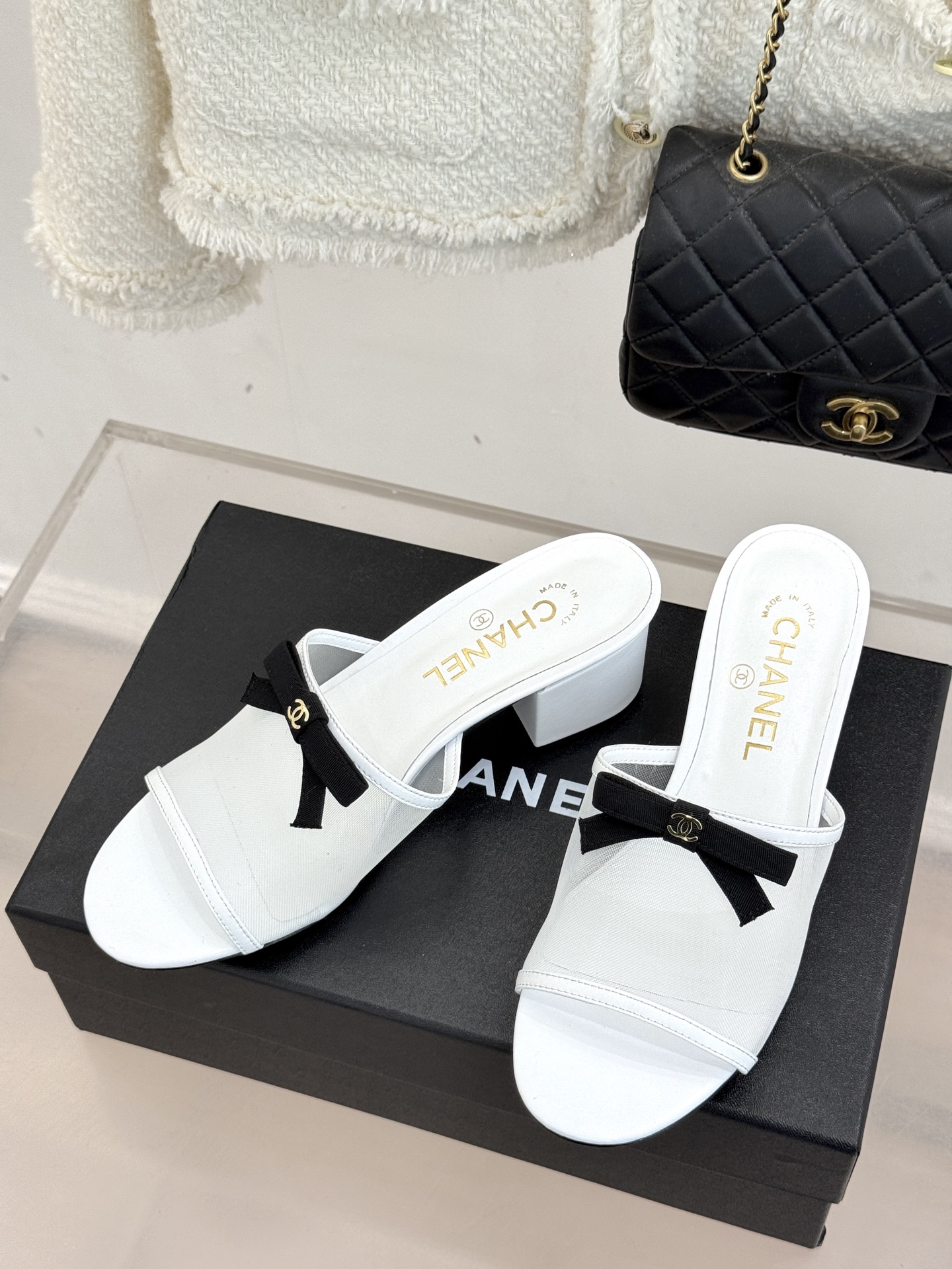 CHANE*｜小香26C新品网纱双C蝴蝶结拖鞋当小香经典符号邂逅26C夏日灵感这双拖鞋便成了奢雅与实穿的
