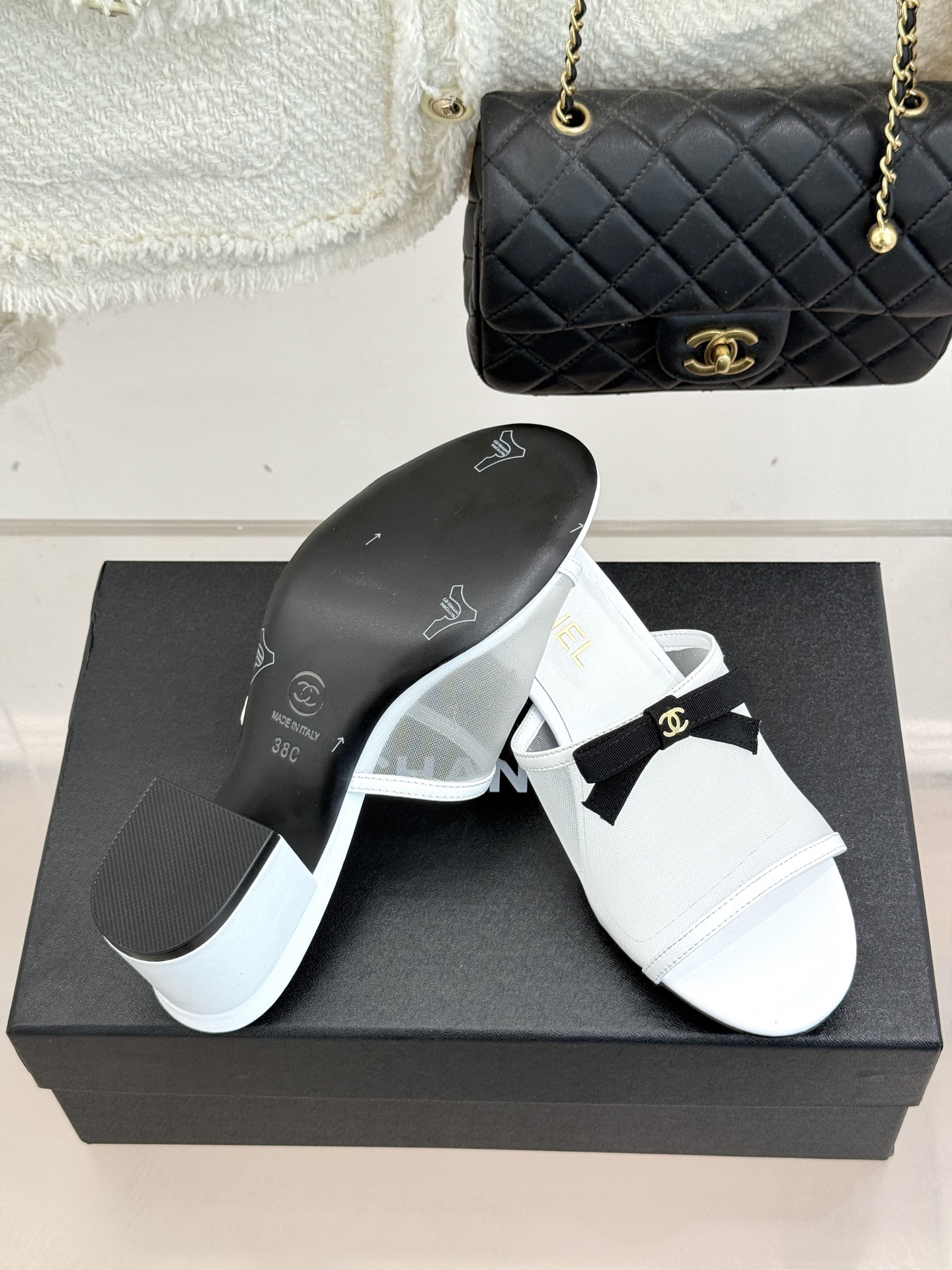 CHANE*｜小香26C新品网纱双C蝴蝶结拖鞋当小香经典符号邂逅26C夏日灵感这双拖鞋便成了奢雅与实穿的