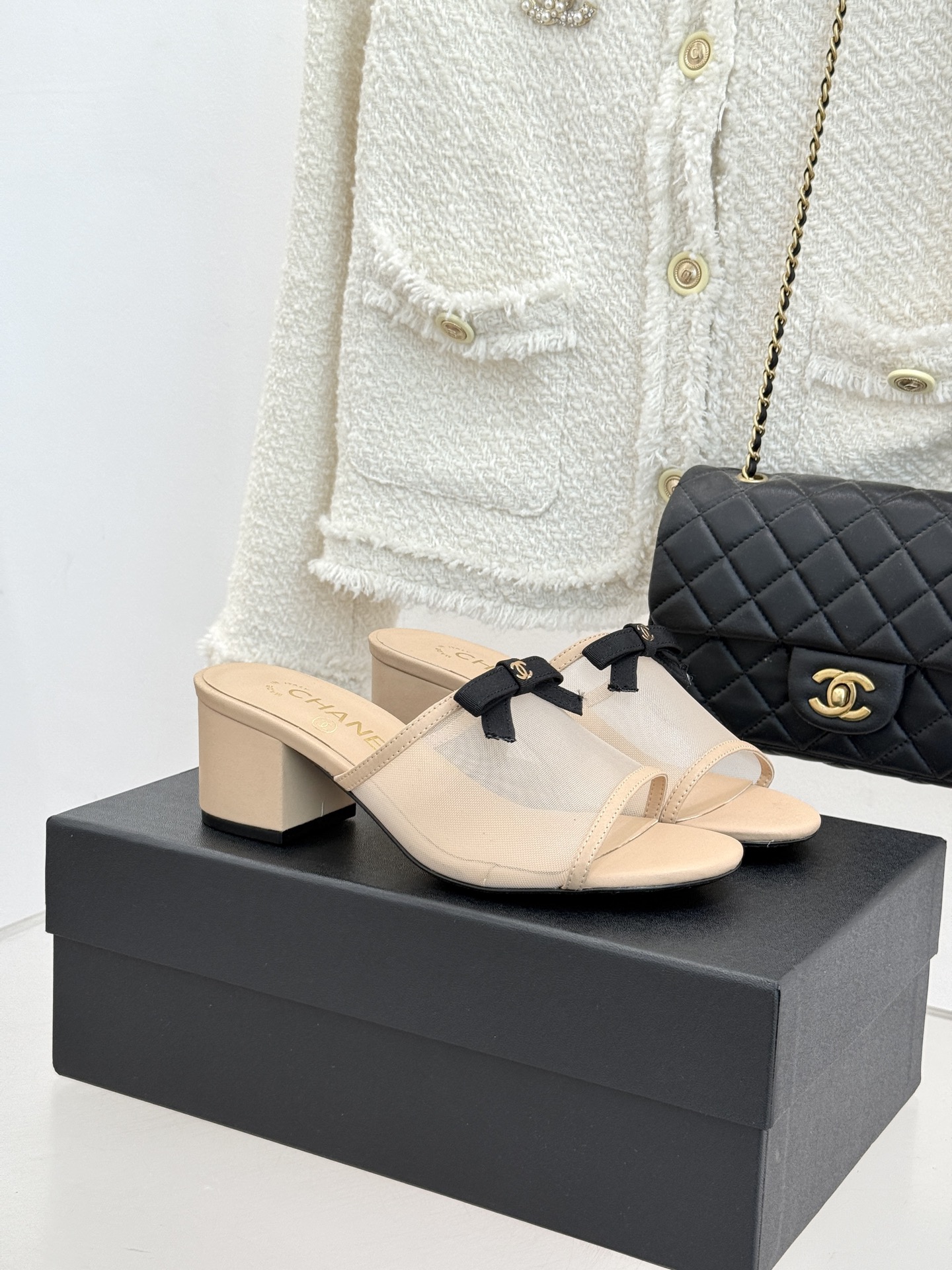 CHANE*｜小香26C新品网纱双C蝴蝶结拖鞋当小香经典符号邂逅26C夏日灵感这双拖鞋便成了奢雅与实穿的