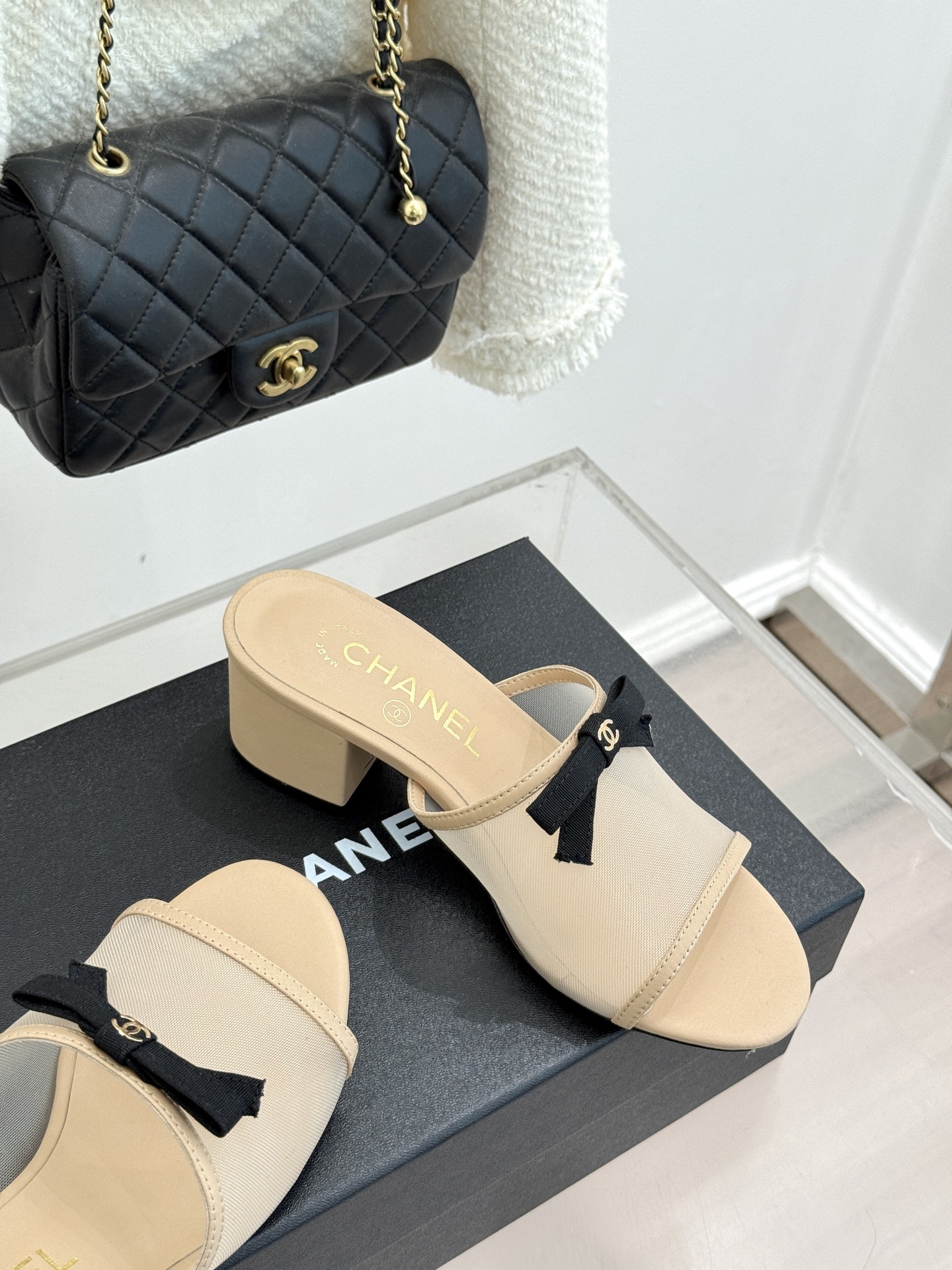 CHANE*｜小香26C新品网纱双C蝴蝶结拖鞋当小香经典符号邂逅26C夏日灵感这双拖鞋便成了奢雅与实穿的