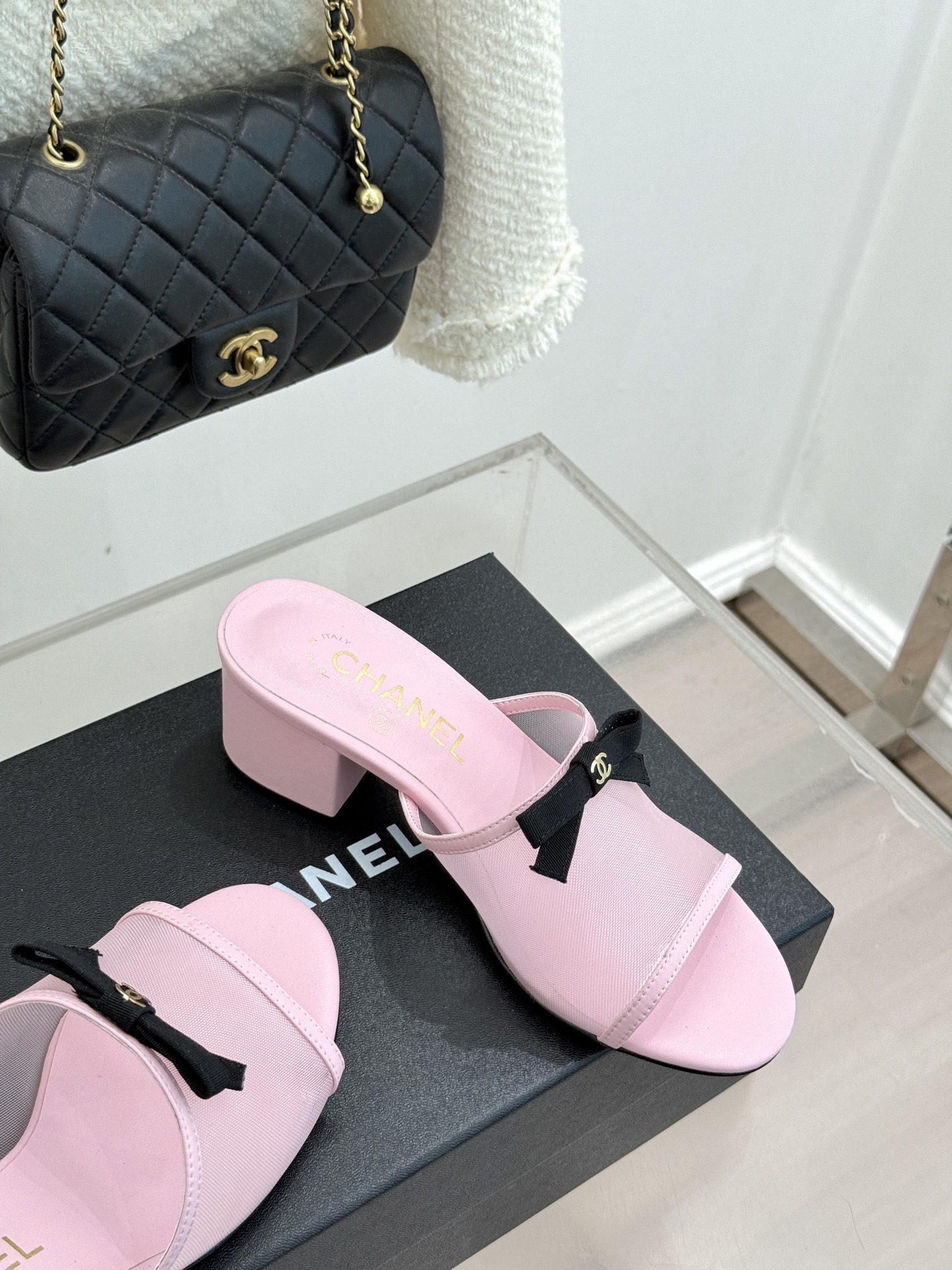 CHANE*｜小香26C新品网纱双C蝴蝶结拖鞋当小香经典符号邂逅26C夏日灵感这双拖鞋便成了奢雅与实穿的