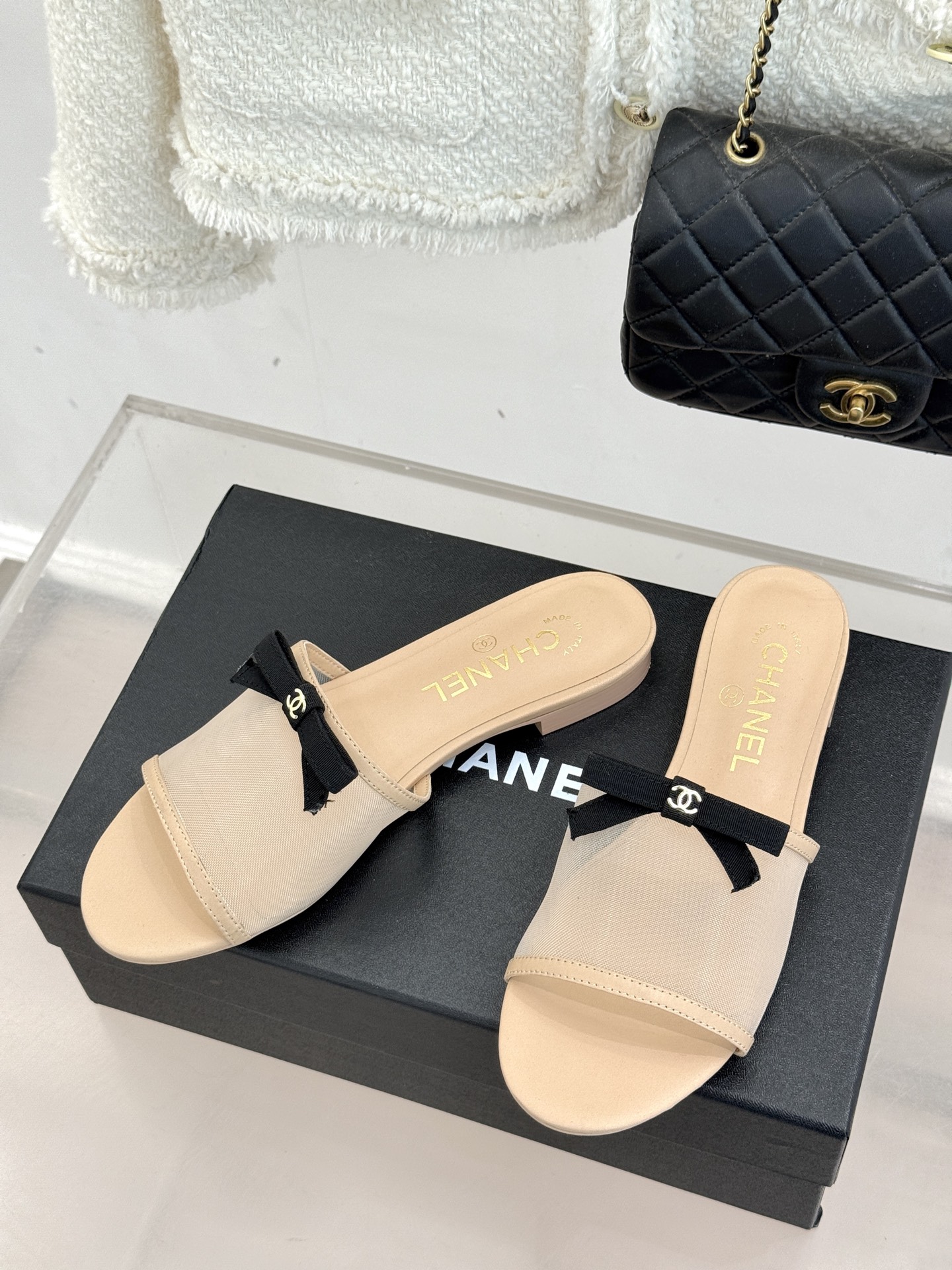 CHANE*｜小香26C新品网纱双C蝴蝶结拖鞋当小香经典符号邂逅26C夏日灵感这双拖鞋便成了奢雅与实穿的