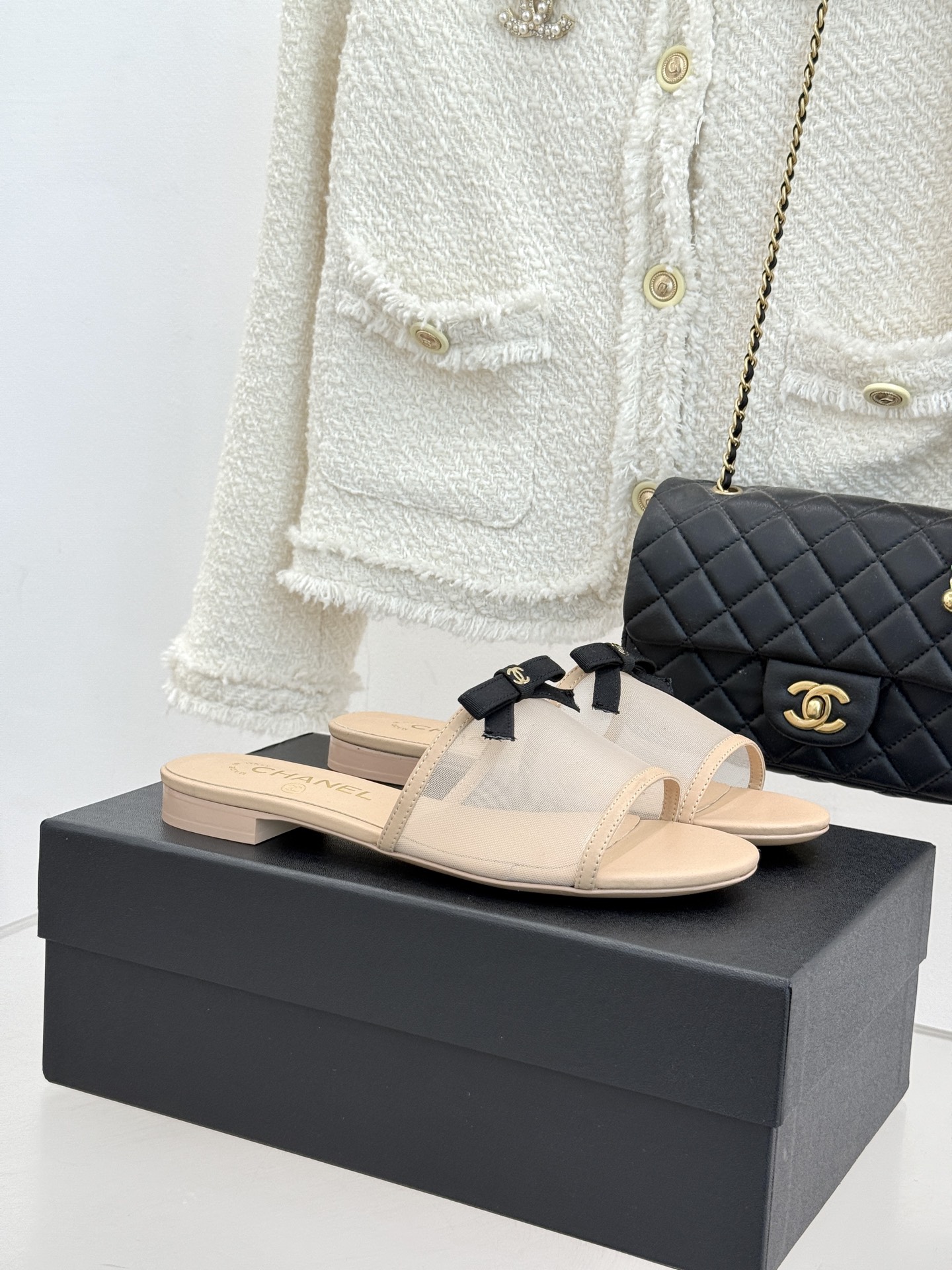 CHANE*｜小香26C新品网纱双C蝴蝶结拖鞋当小香经典符号邂逅26C夏日灵感这双拖鞋便成了奢雅与实穿的