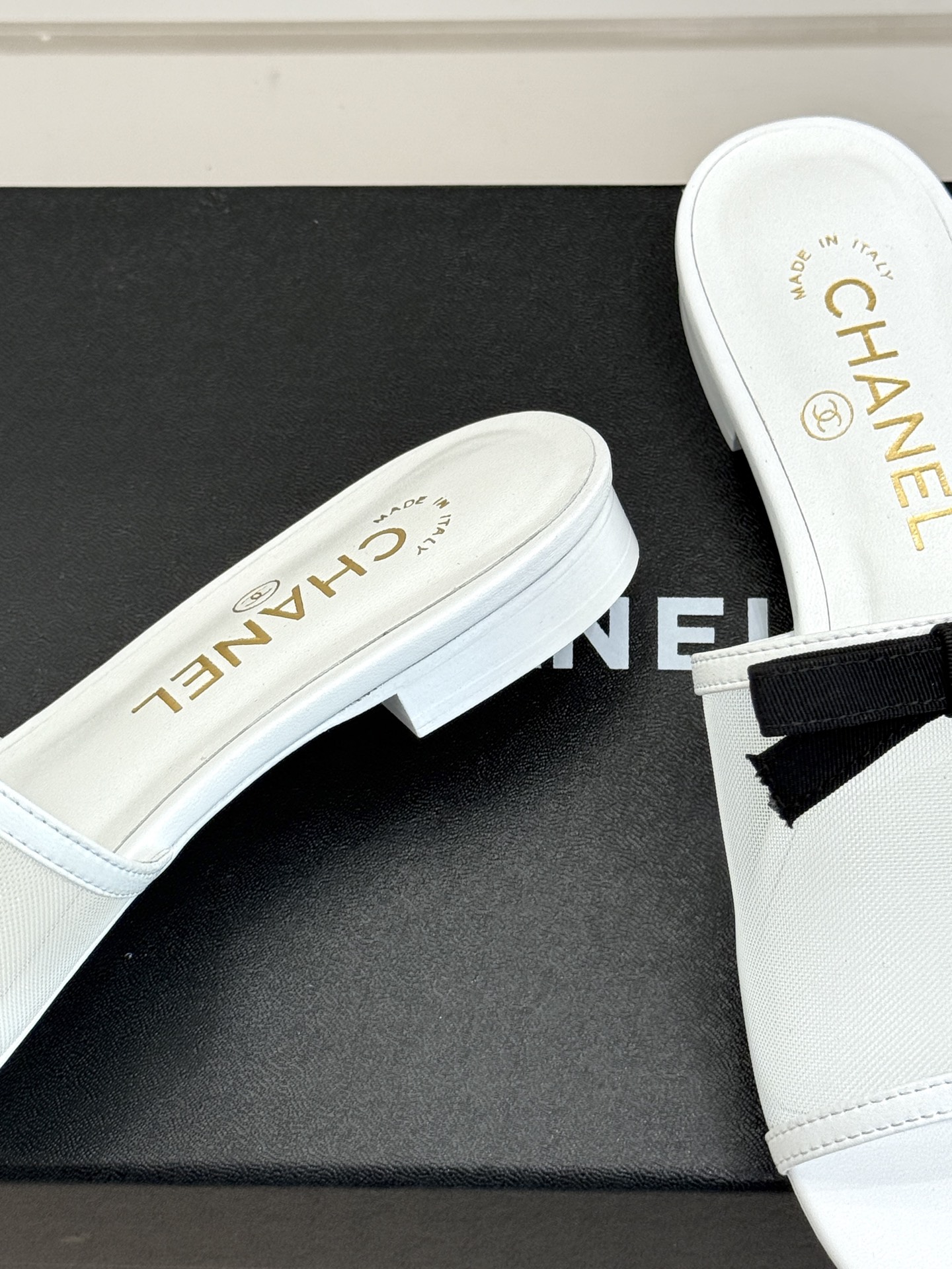 CHANE*｜小香26C新品网纱双C蝴蝶结拖鞋当小香经典符号邂逅26C夏日灵感这双拖鞋便成了奢雅与实穿的