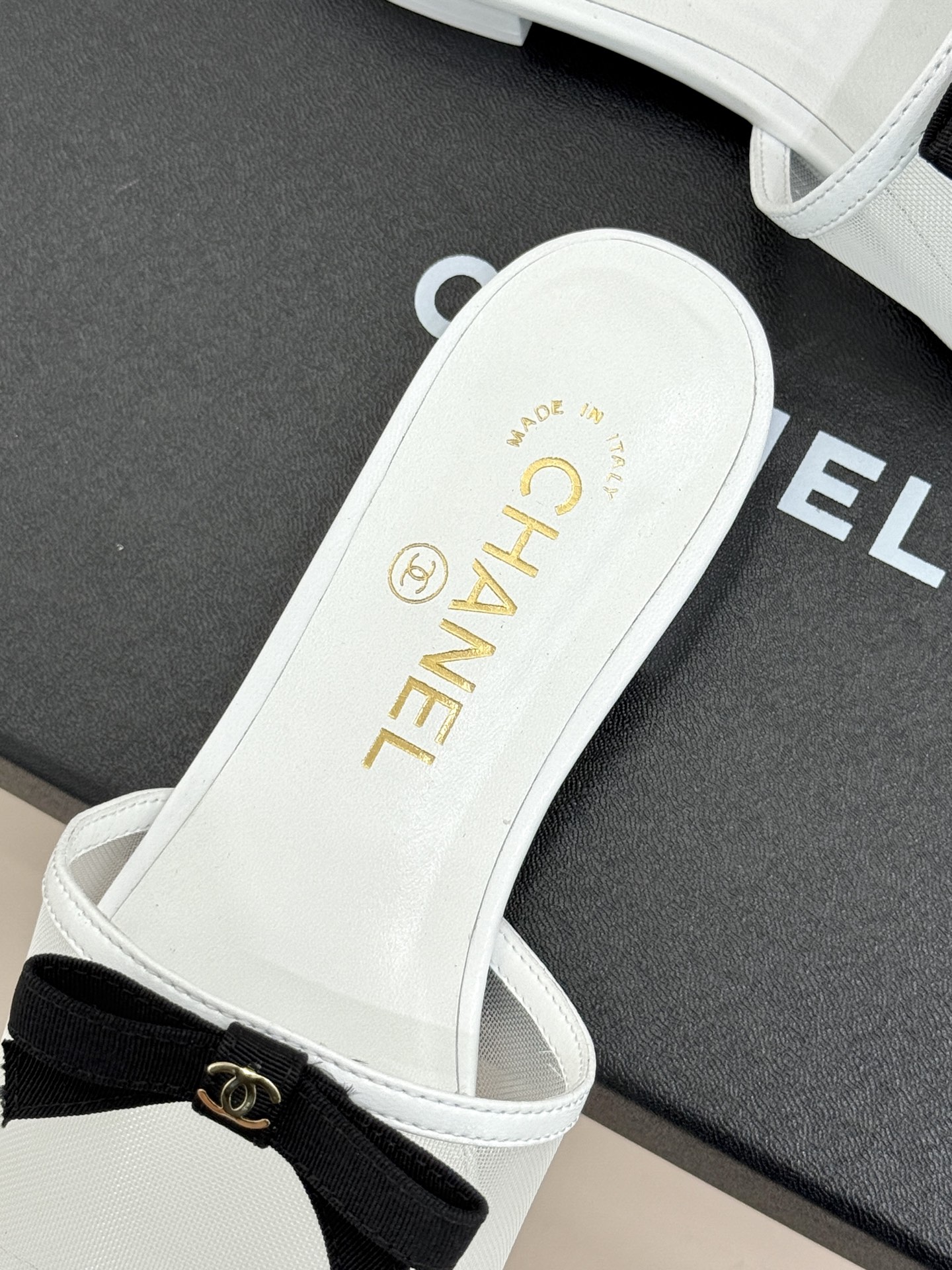 CHANE*｜小香26C新品网纱双C蝴蝶结拖鞋当小香经典符号邂逅26C夏日灵感这双拖鞋便成了奢雅与实穿的