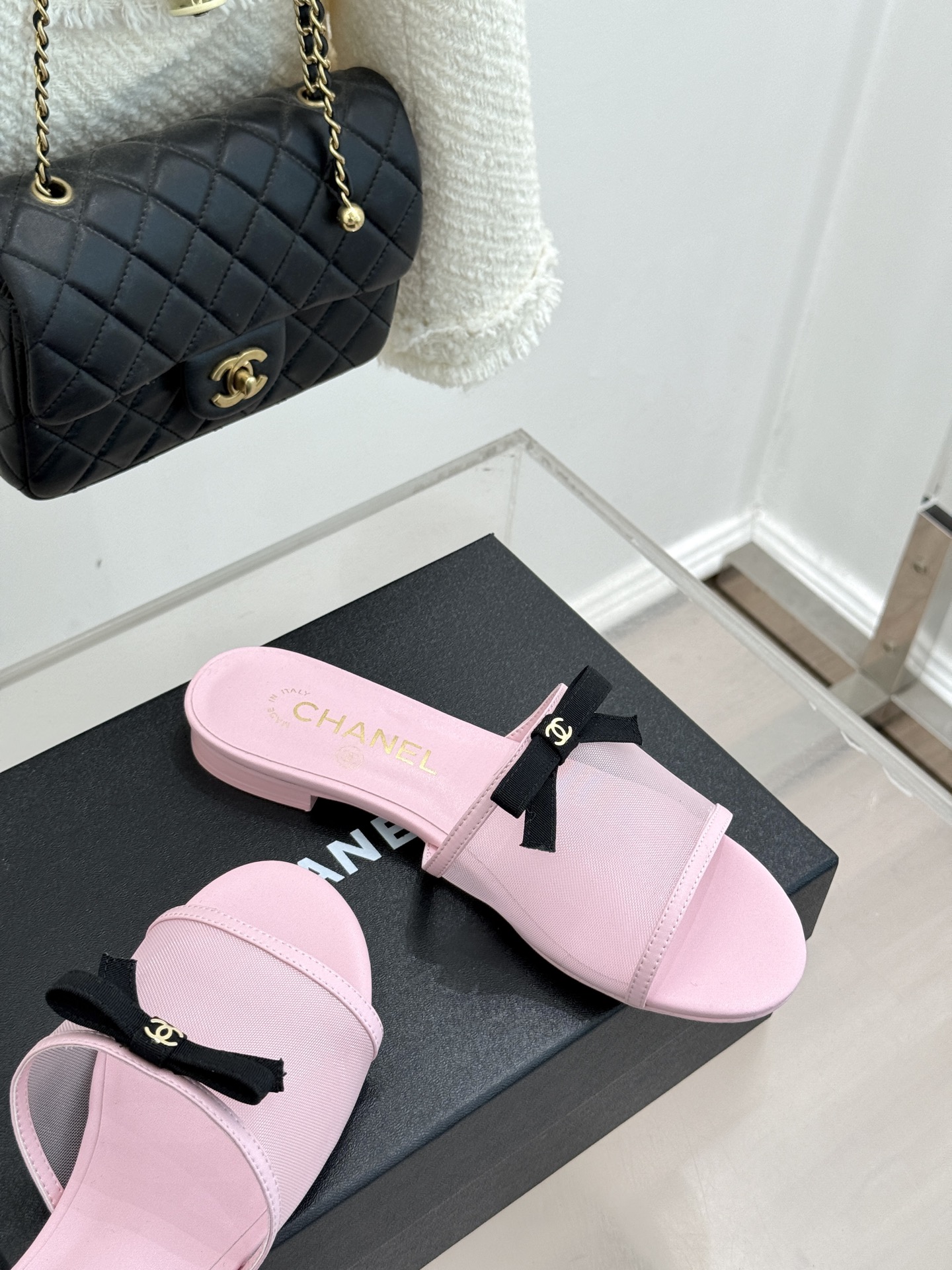 CHANE*｜小香26C新品网纱双C蝴蝶结拖鞋当小香经典符号邂逅26C夏日灵感这双拖鞋便成了奢雅与实穿的