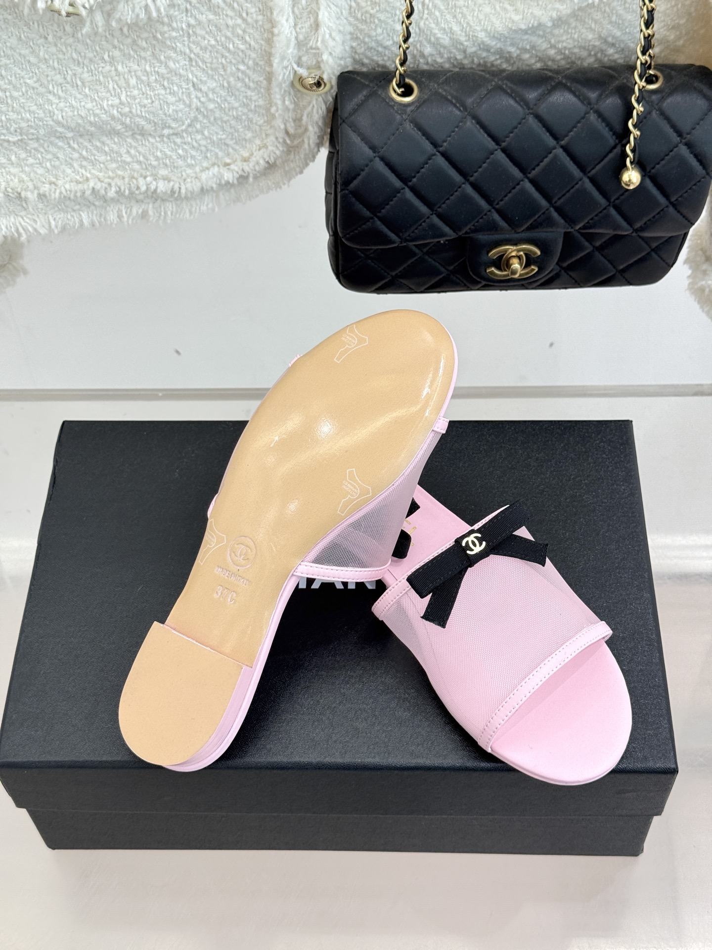 CHANE*｜小香26C新品网纱双C蝴蝶结拖鞋当小香经典符号邂逅26C夏日灵感这双拖鞋便成了奢雅与实穿的