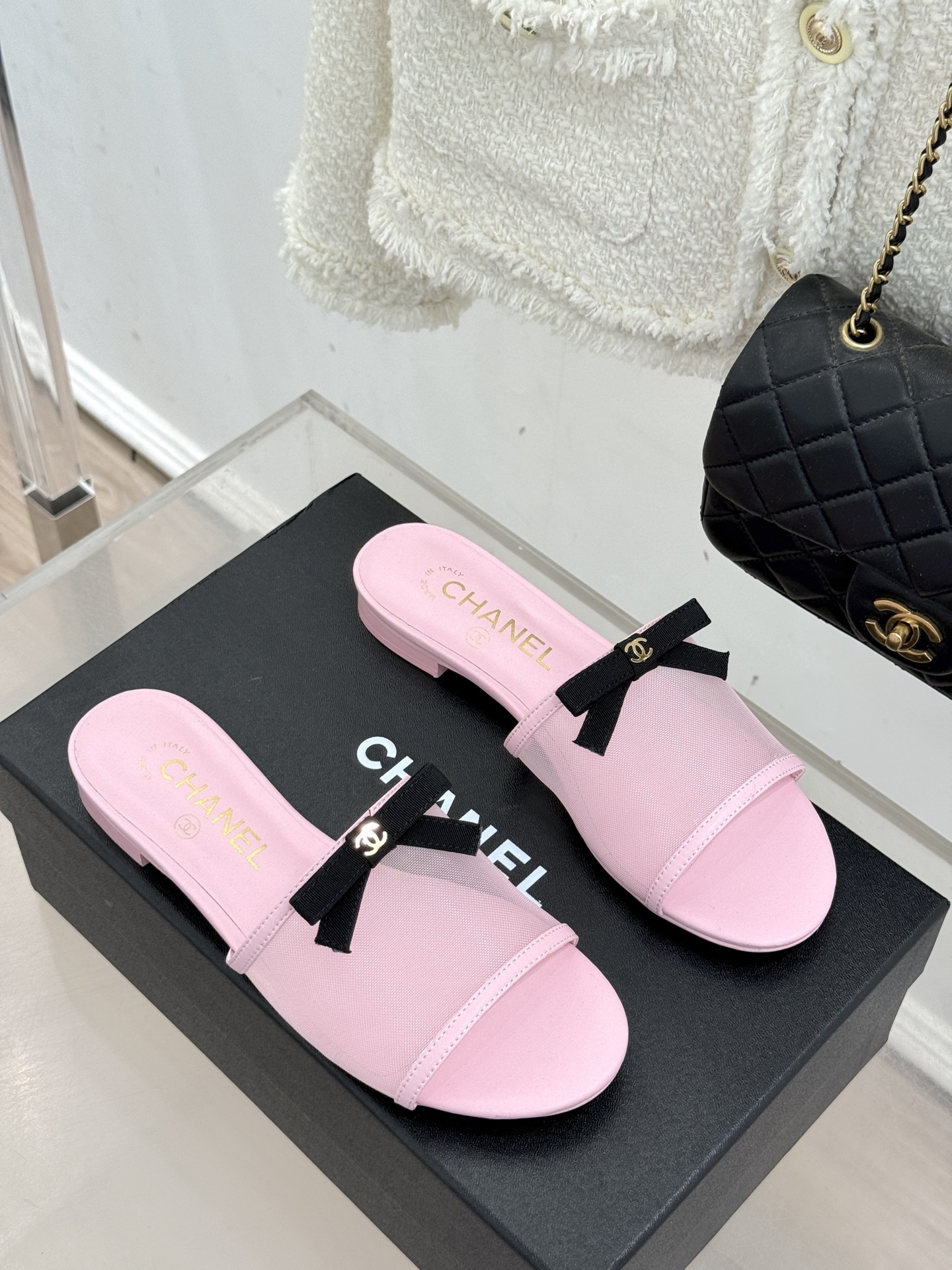 CHANE*｜小香26C新品网纱双C蝴蝶结拖鞋当小香经典符号邂逅26C夏日灵感这双拖鞋便成了奢雅与实穿的