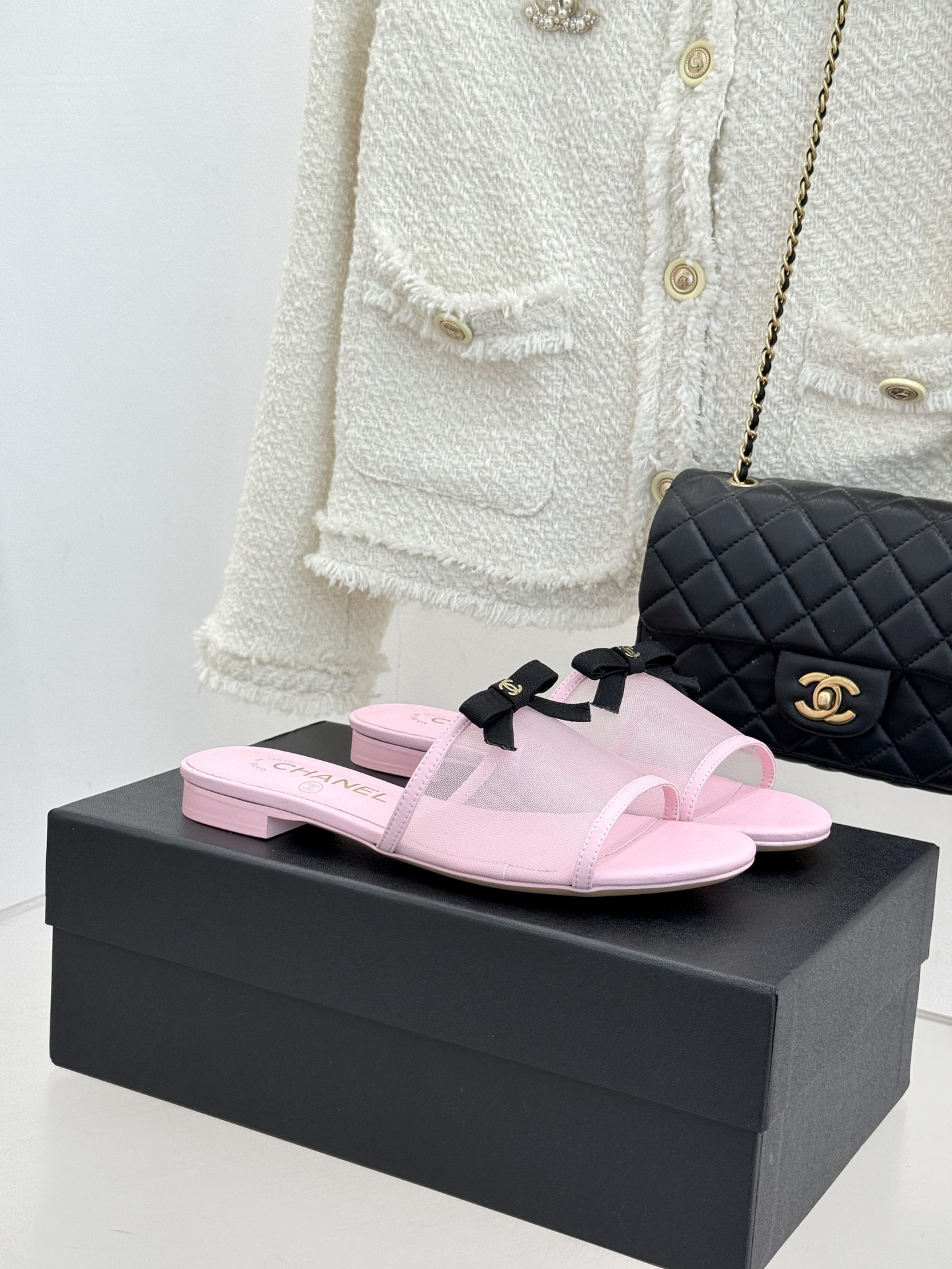 CHANE*｜小香26C新品网纱双C蝴蝶结拖鞋当小香经典符号邂逅26C夏日灵感这双拖鞋便成了奢雅与实穿的