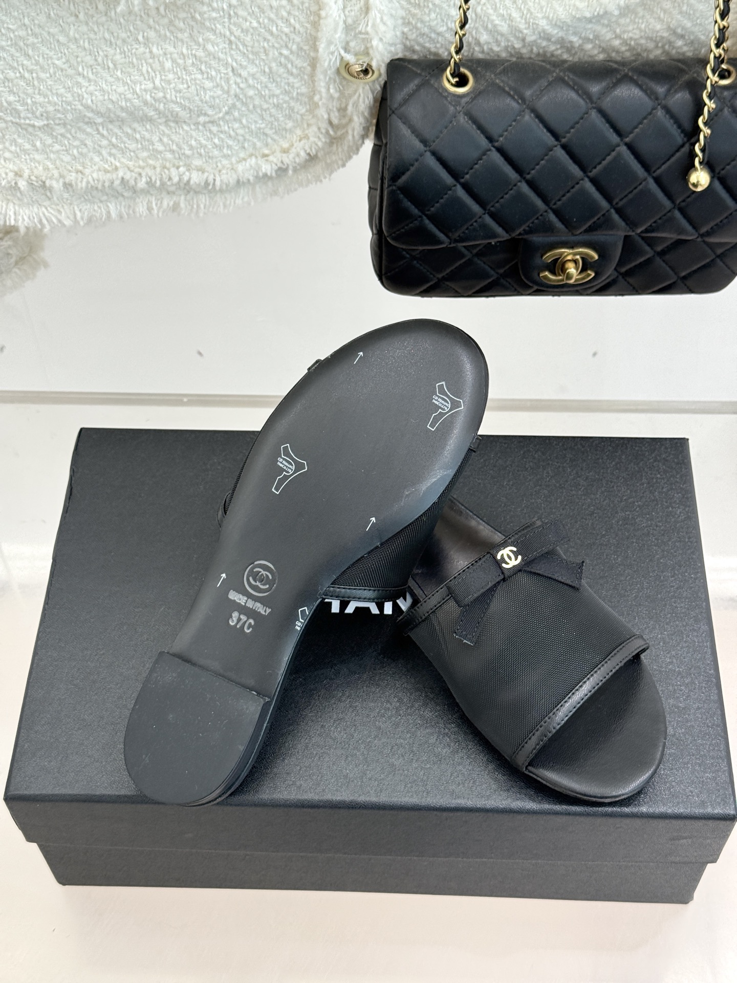 CHANE*｜小香26C新品网纱双C蝴蝶结拖鞋当小香经典符号邂逅26C夏日灵感这双拖鞋便成了奢雅与实穿的