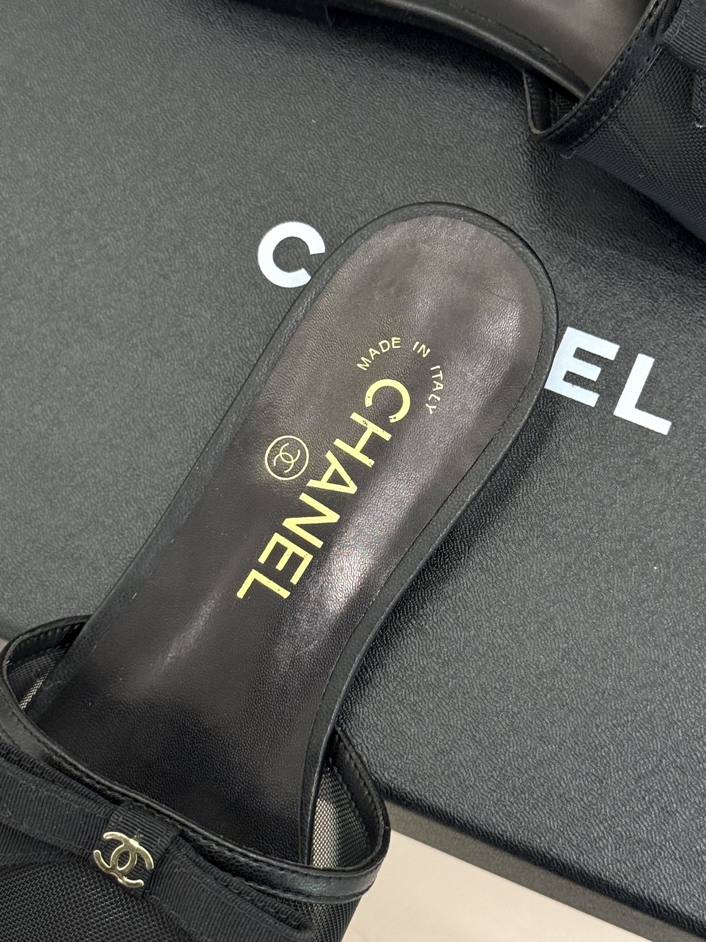 CHANE*｜小香26C新品网纱双C蝴蝶结拖鞋当小香经典符号邂逅26C夏日灵感这双拖鞋便成了奢雅与实穿的