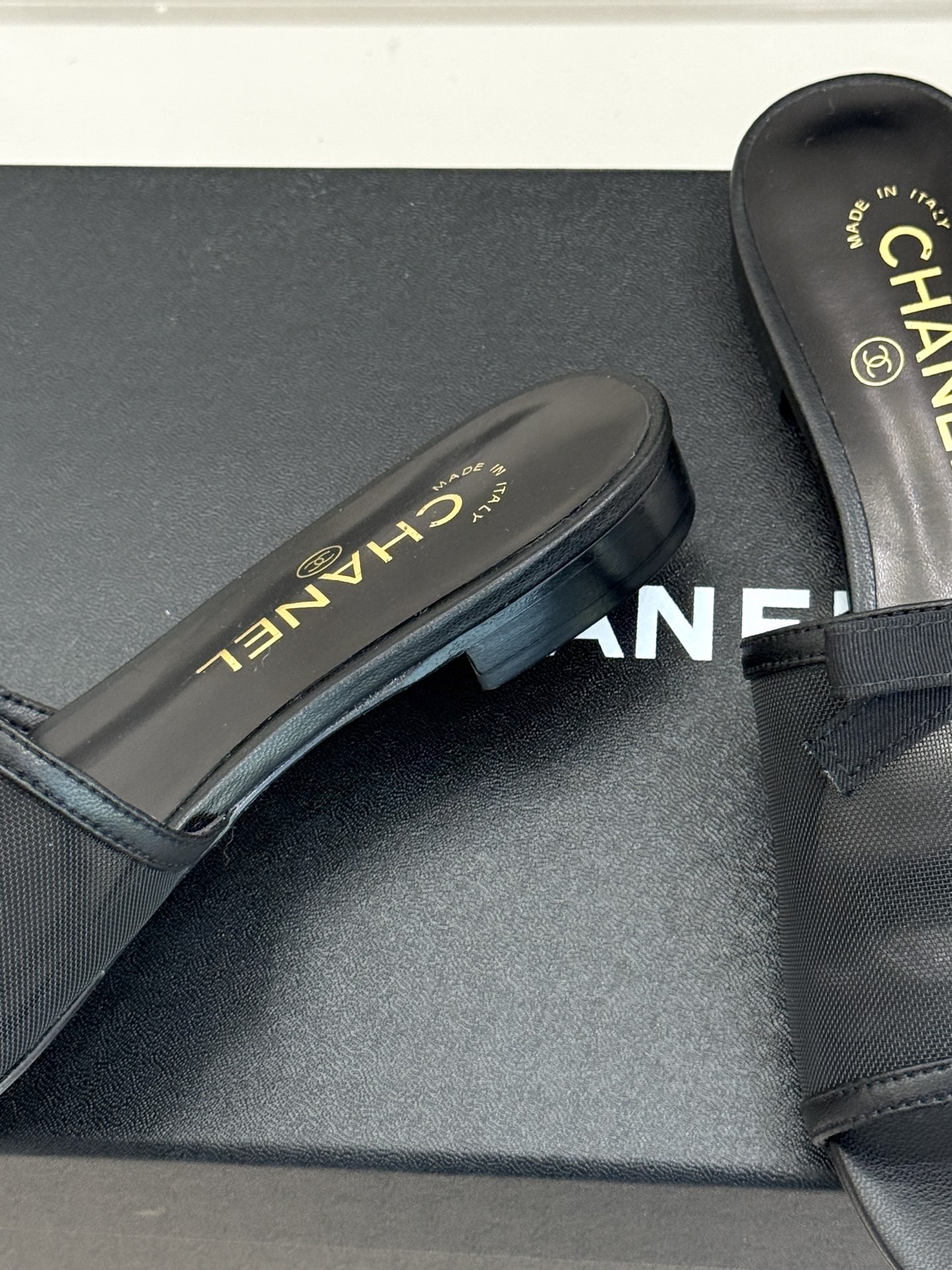 CHANE*｜小香26C新品网纱双C蝴蝶结拖鞋当小香经典符号邂逅26C夏日灵感这双拖鞋便成了奢雅与实穿的