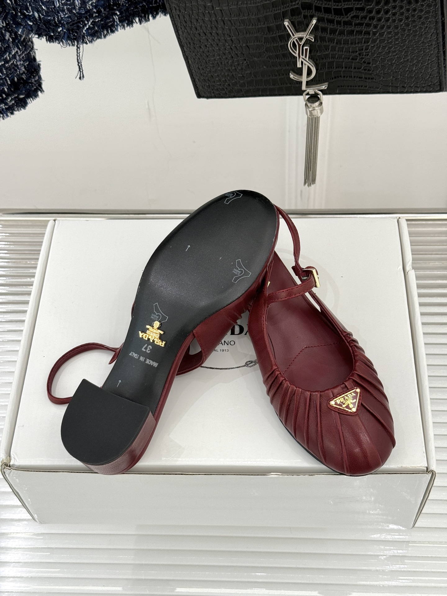 （下单注明：配飞机盒＋10）Prada/普拉达26WF早春新品复古三角标褶皱粗跟玛丽珍鞋当米兰1913的