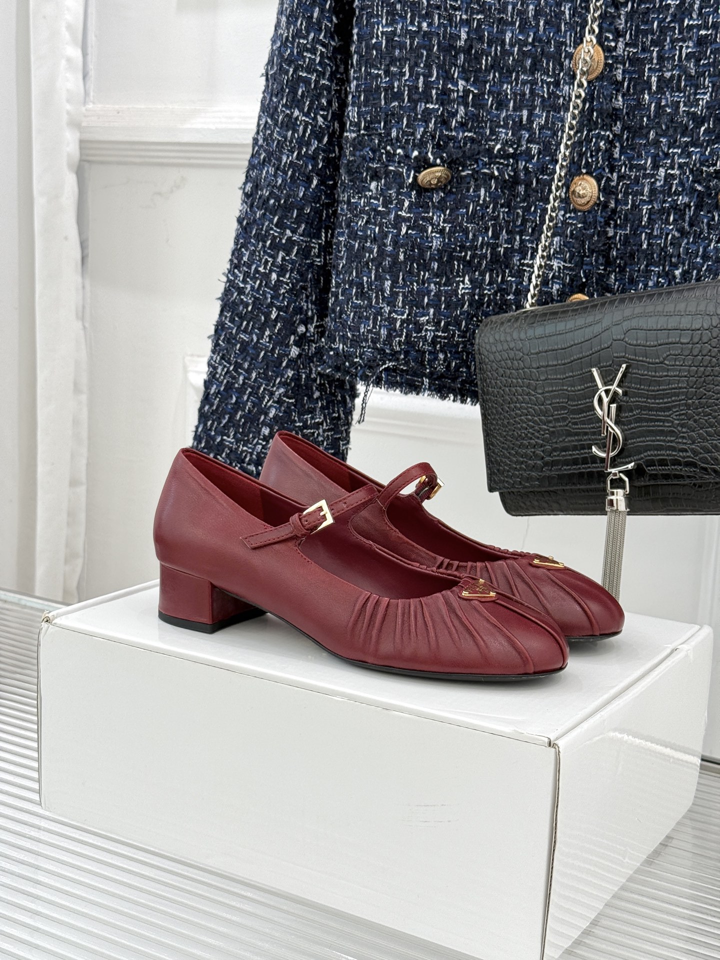 （下单注明：配飞机盒＋10）Prada/普拉达26WF早春新品复古三角标褶皱粗跟玛丽珍鞋当米兰1913的