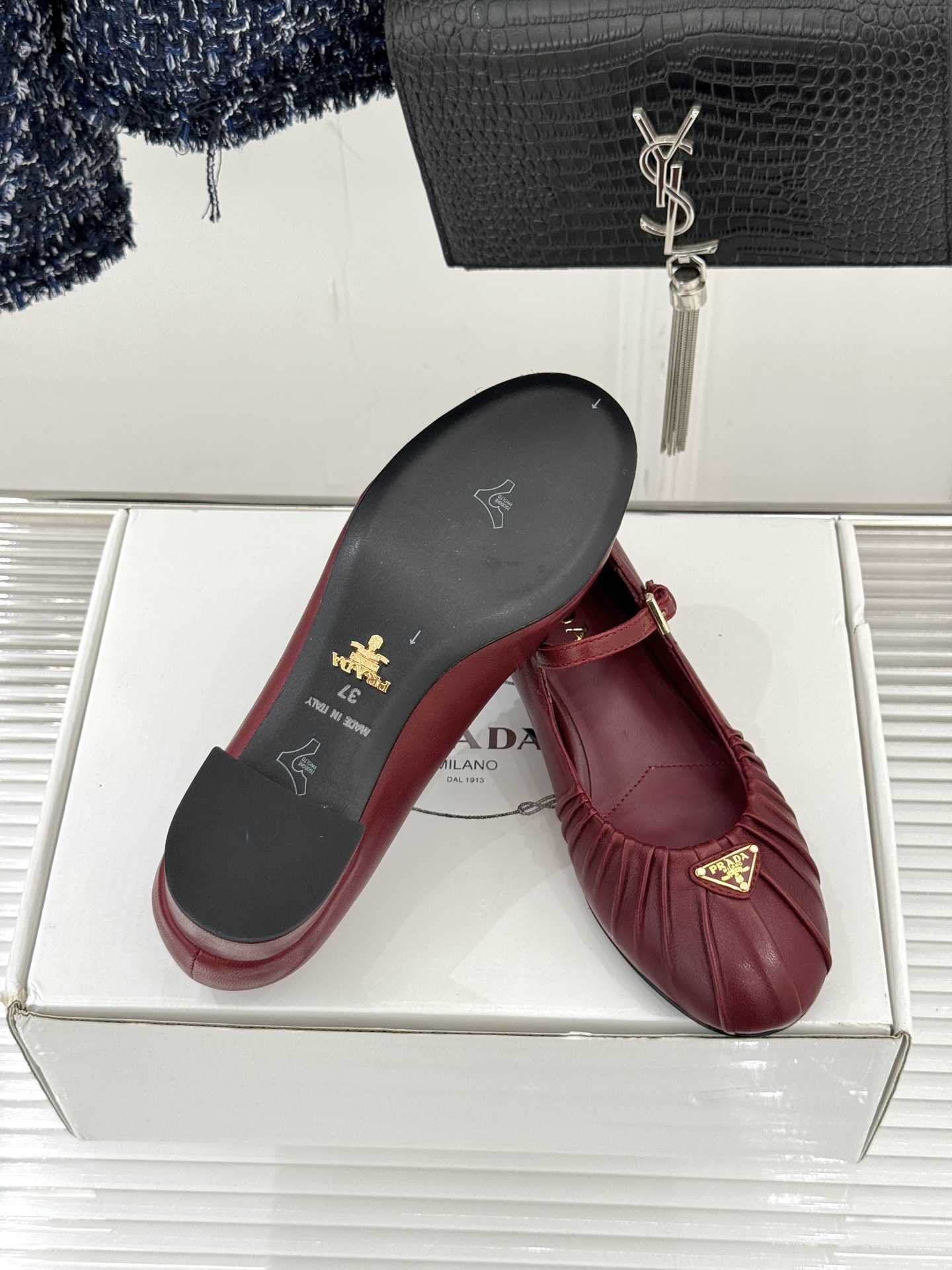 （下单注明：配飞机盒＋10）Prada/普拉达26WF早春新品复古三角标褶皱粗跟玛丽珍鞋当米兰1913的