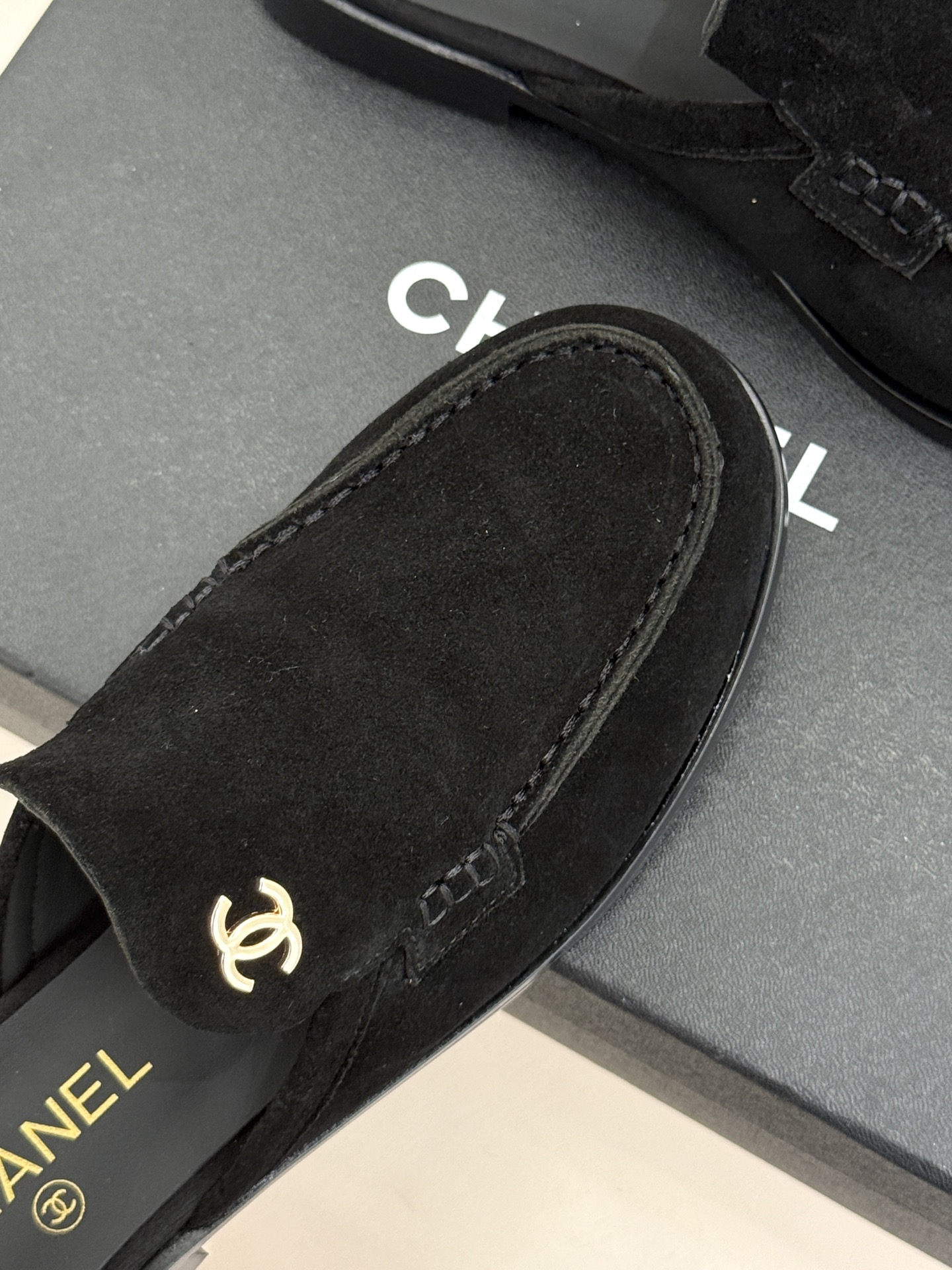 CHANE* ｜小香26C英伦风双C乐福凉鞋乐福鞋爱好者绝不能错过‼️这款气质上更中性帅气几分 双C 水