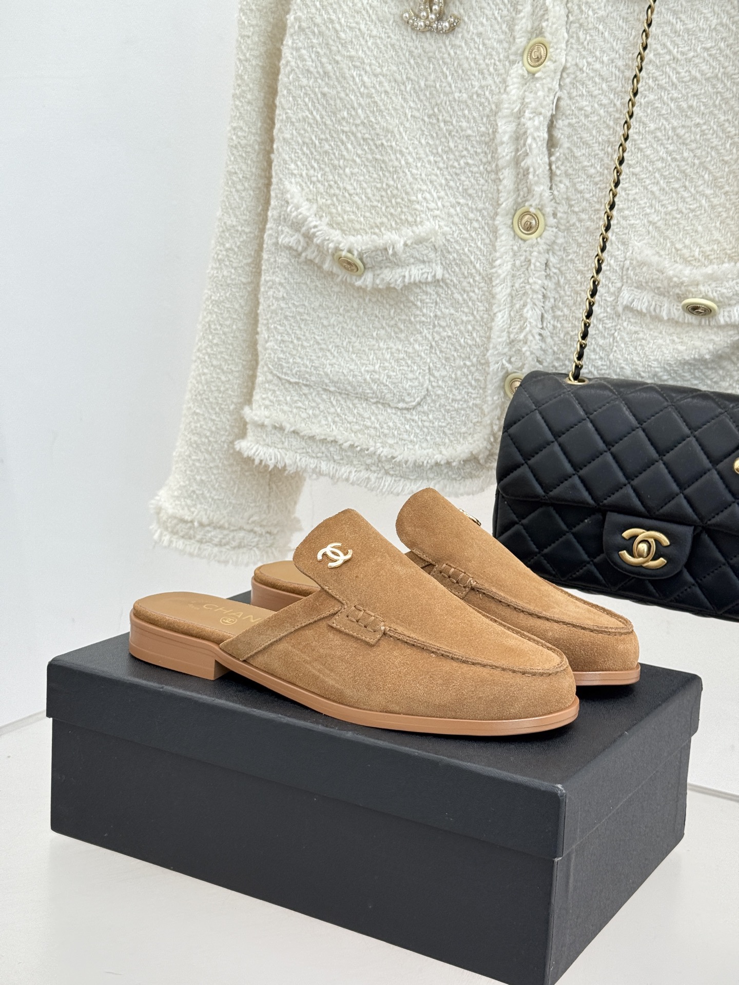 CHANE* ｜小香26C英伦风双C乐福凉鞋乐福鞋爱好者绝不能错过‼️这款气质上更中性帅气几分 双C 水