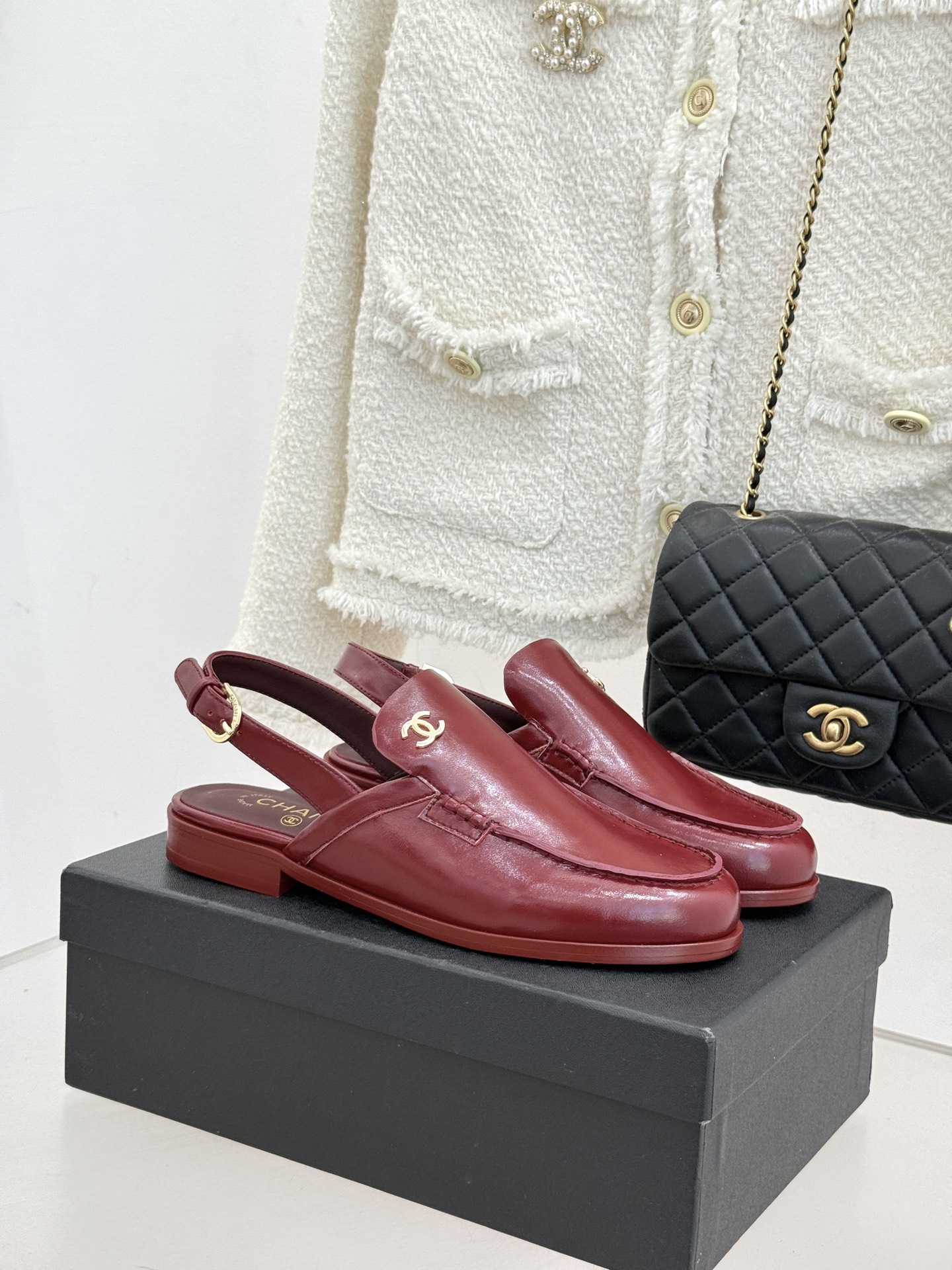 CHANE* ｜小香26C英伦风双C乐福凉鞋乐福鞋爱好者绝不能错过‼️这款气质上更中性帅气几分 双C 水