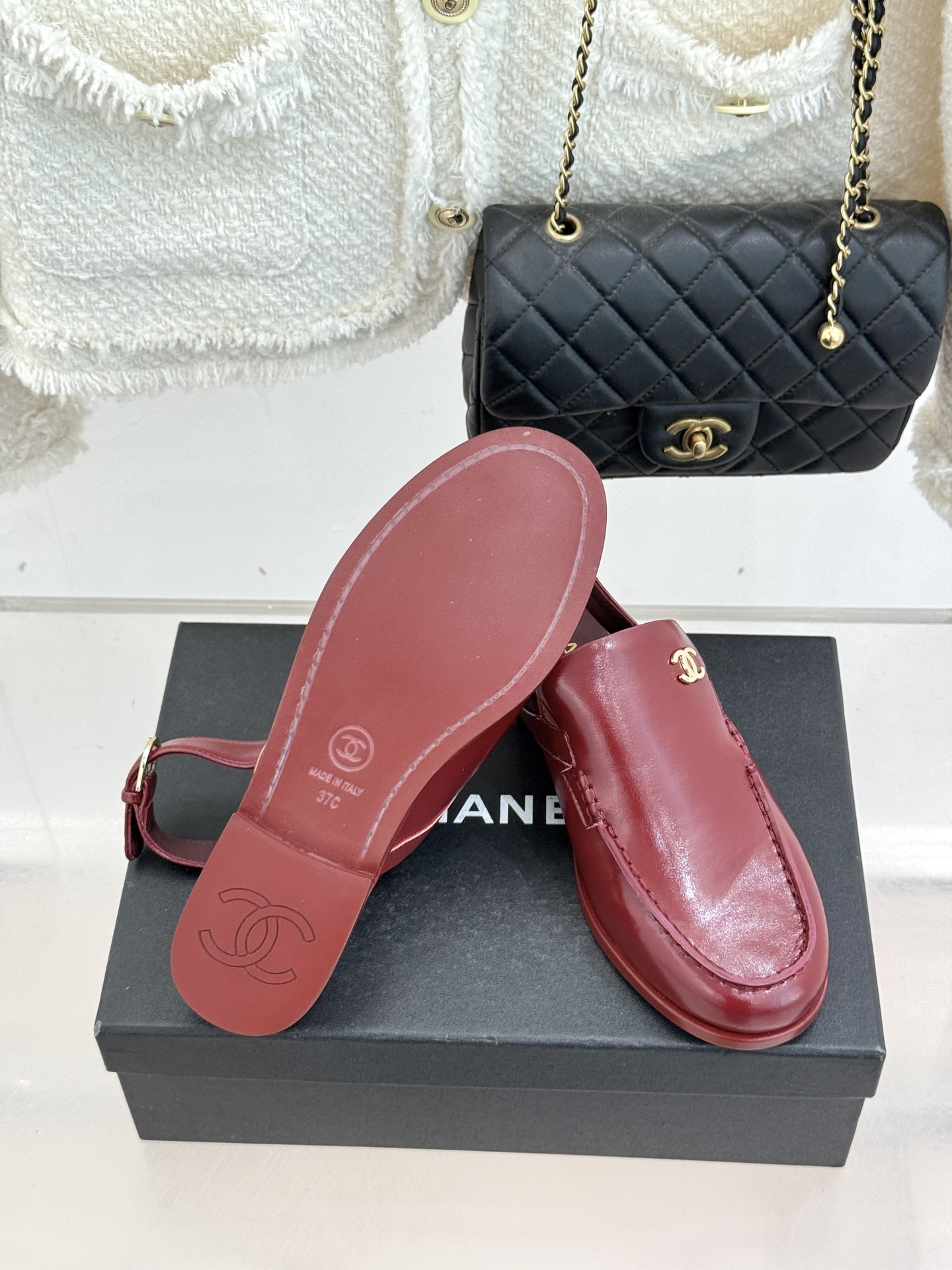 CHANE* ｜小香26C英伦风双C乐福凉鞋乐福鞋爱好者绝不能错过‼️这款气质上更中性帅气几分 双C 水