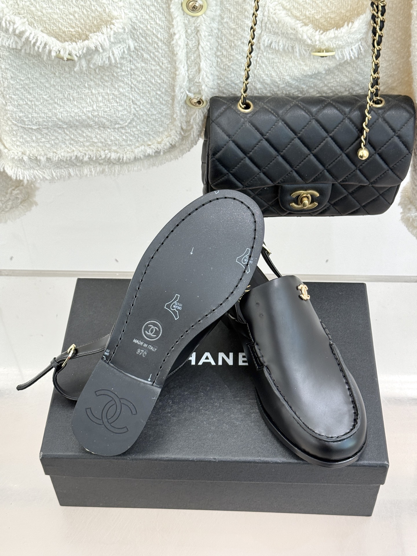 CHANE* ｜小香26C英伦风双C乐福凉鞋乐福鞋爱好者绝不能错过‼️这款气质上更中性帅气几分 双C 水