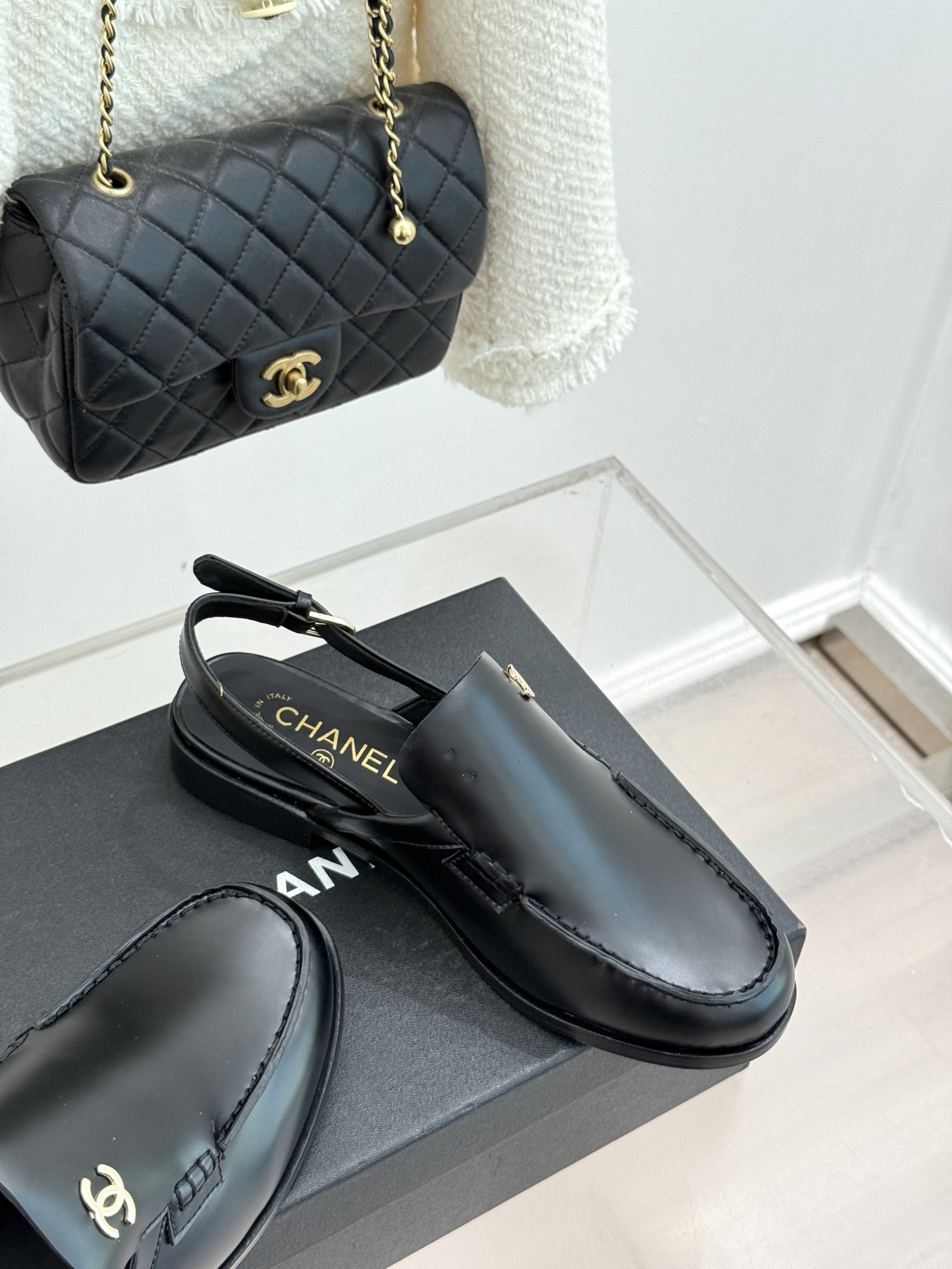 CHANE* ｜小香26C英伦风双C乐福凉鞋乐福鞋爱好者绝不能错过‼️这款气质上更中性帅气几分 双C 水