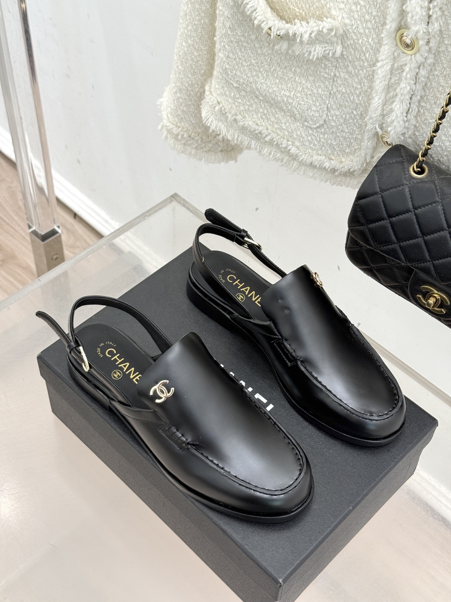 CHANE* ｜小香26C英伦风双C乐福凉鞋乐福鞋爱好者绝不能错过‼️这款气质上更中性帅气几分 双C 水