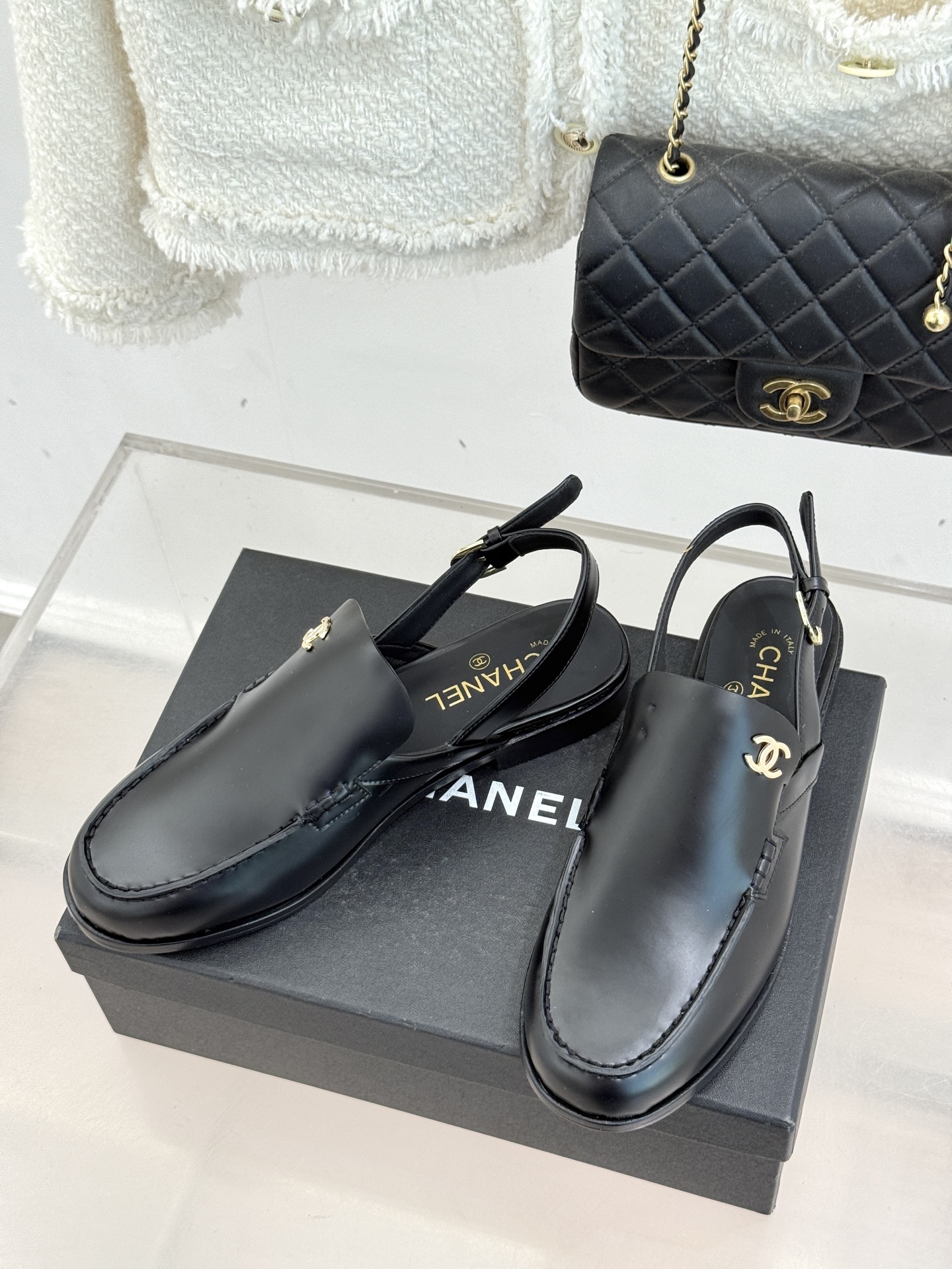 CHANE* ｜小香26C英伦风双C乐福凉鞋乐福鞋爱好者绝不能错过‼️这款气质上更中性帅气几分 双C 水