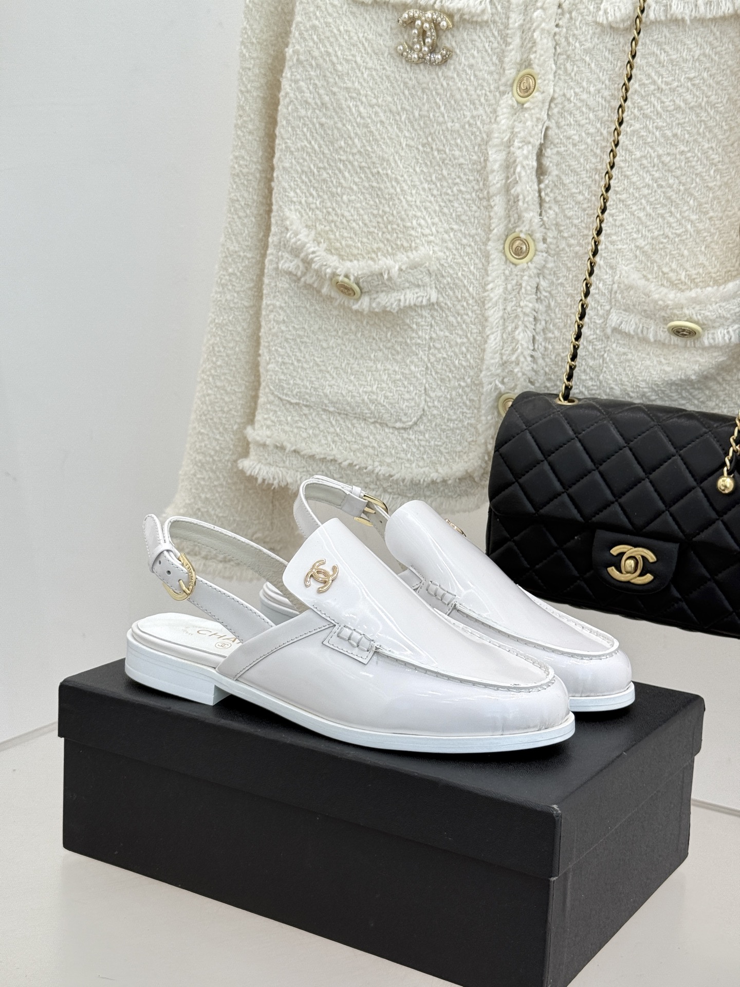 CHANE* ｜小香26C英伦风双C乐福凉鞋乐福鞋爱好者绝不能错过‼️这款气质上更中性帅气几分 双C 水