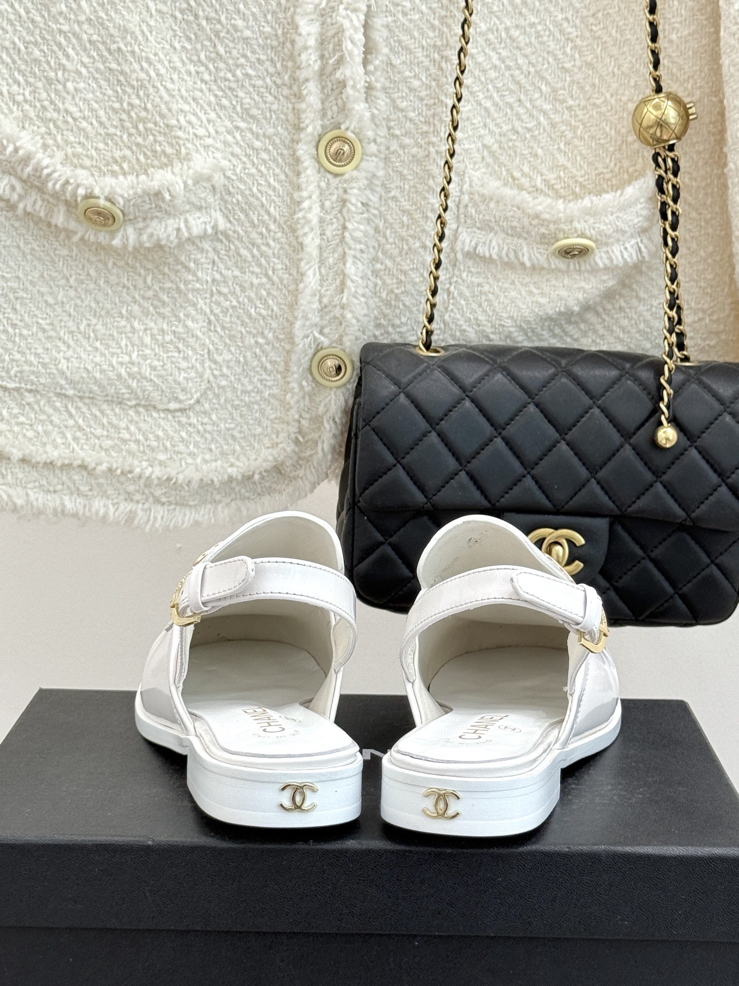 CHANE* ｜小香26C英伦风双C乐福凉鞋乐福鞋爱好者绝不能错过‼️这款气质上更中性帅气几分 双C 水