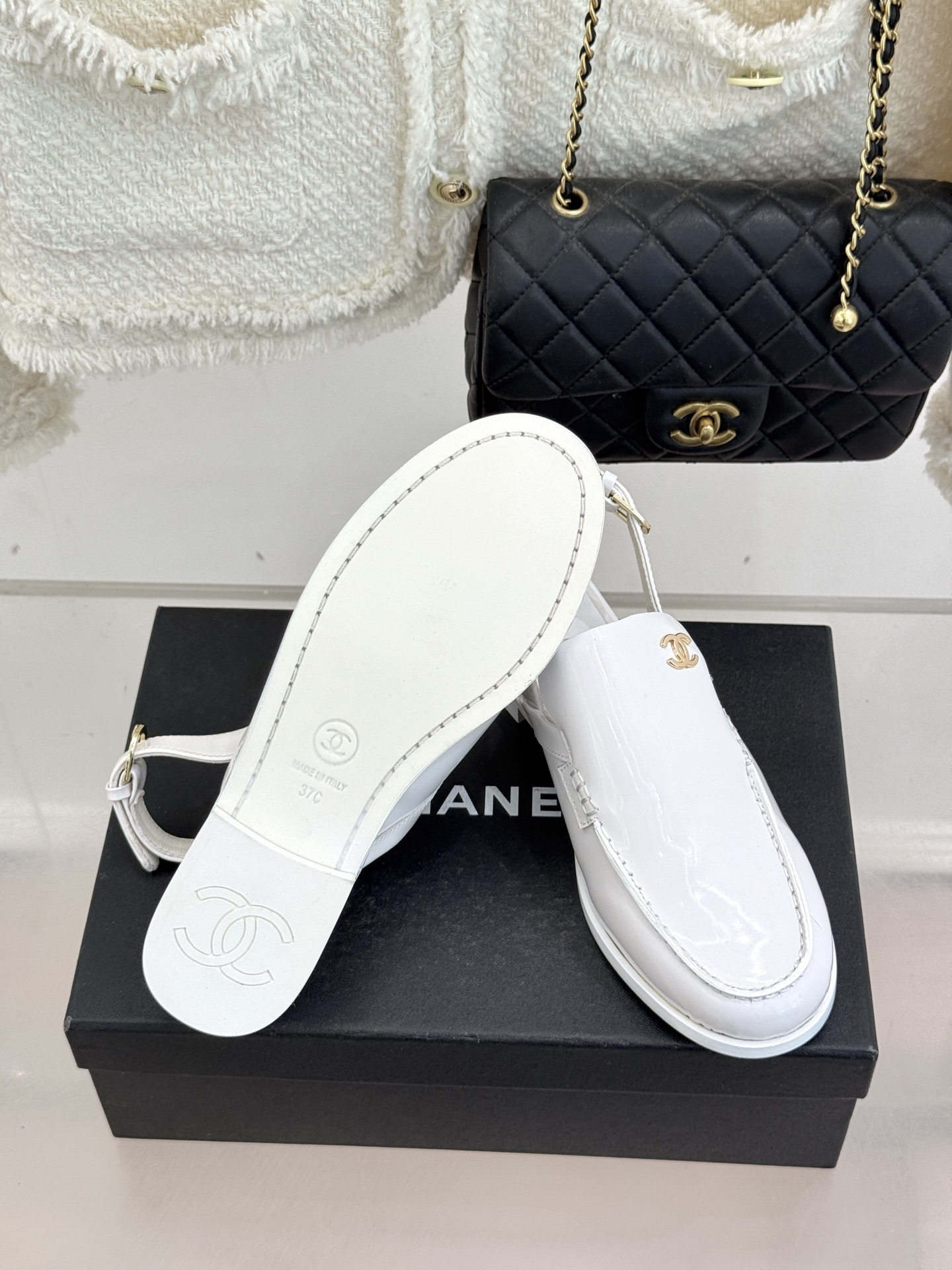 CHANE* ｜小香26C英伦风双C乐福凉鞋乐福鞋爱好者绝不能错过‼️这款气质上更中性帅气几分 双C 水