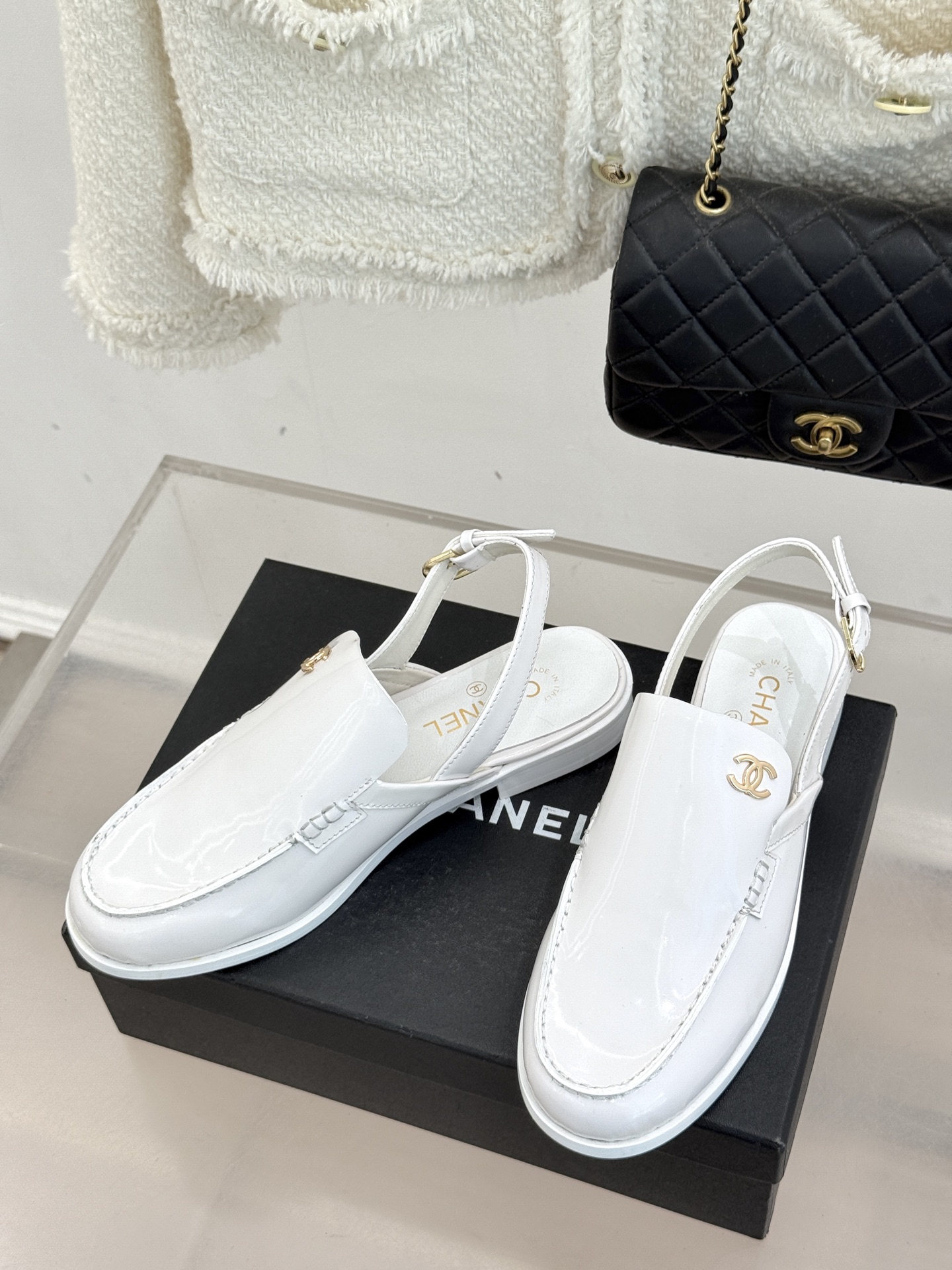 CHANE* ｜小香26C英伦风双C乐福凉鞋乐福鞋爱好者绝不能错过‼️这款气质上更中性帅气几分 双C 水