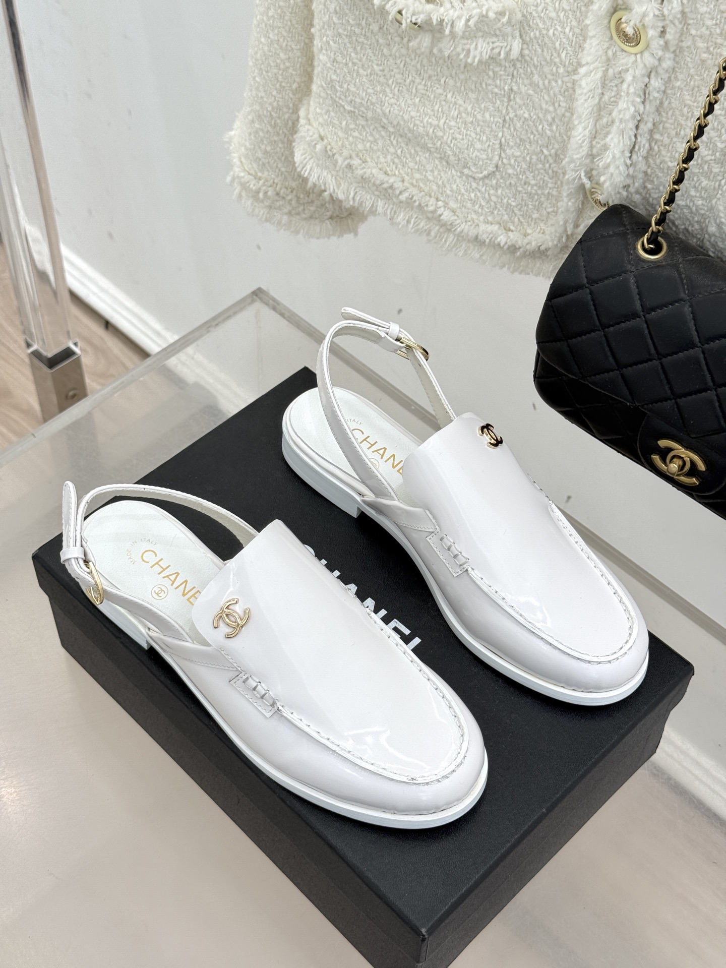 CHANE* ｜小香26C英伦风双C乐福凉鞋乐福鞋爱好者绝不能错过‼️这款气质上更中性帅气几分 双C 水